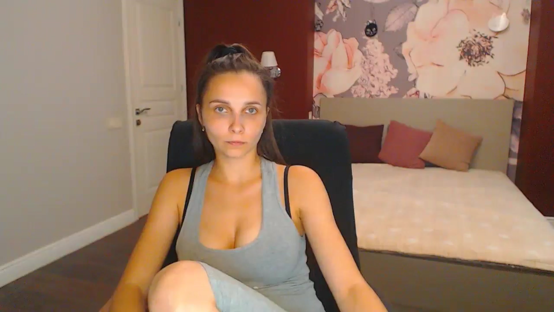 Gallery image thumbnail from Karina_Mils's myfreecams stream on, 08/02/2024, 15:28 image 15 of 20