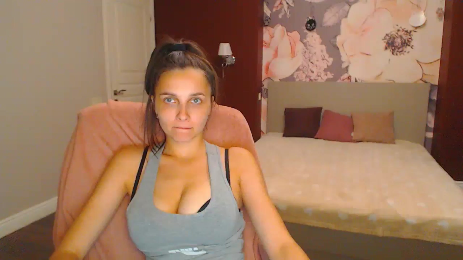 Gallery image thumbnail from Karina_Mils's myfreecams stream on, 08/03/2024, 19:16 image 6 of 20