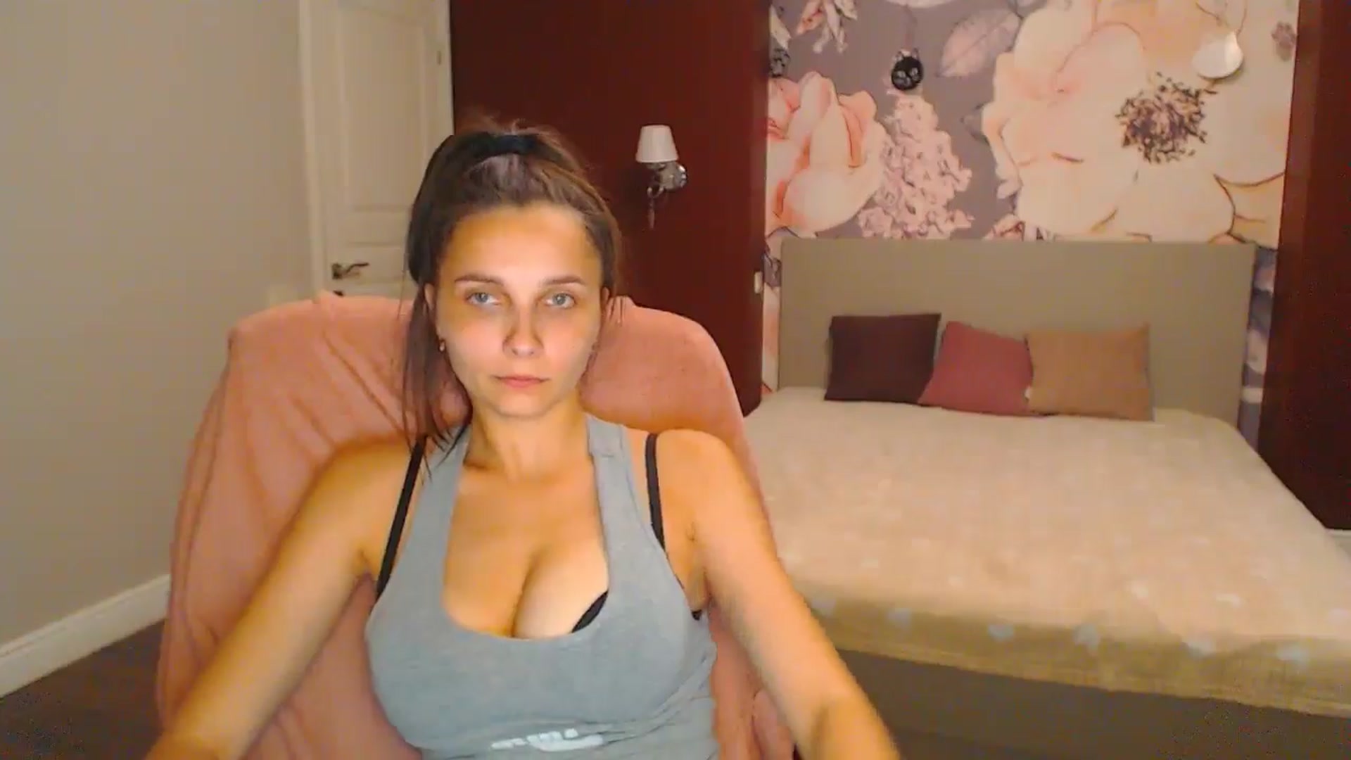 Gallery image thumbnail from Karina_Mils's myfreecams stream on, 08/03/2024, 19:16 image 7 of 20