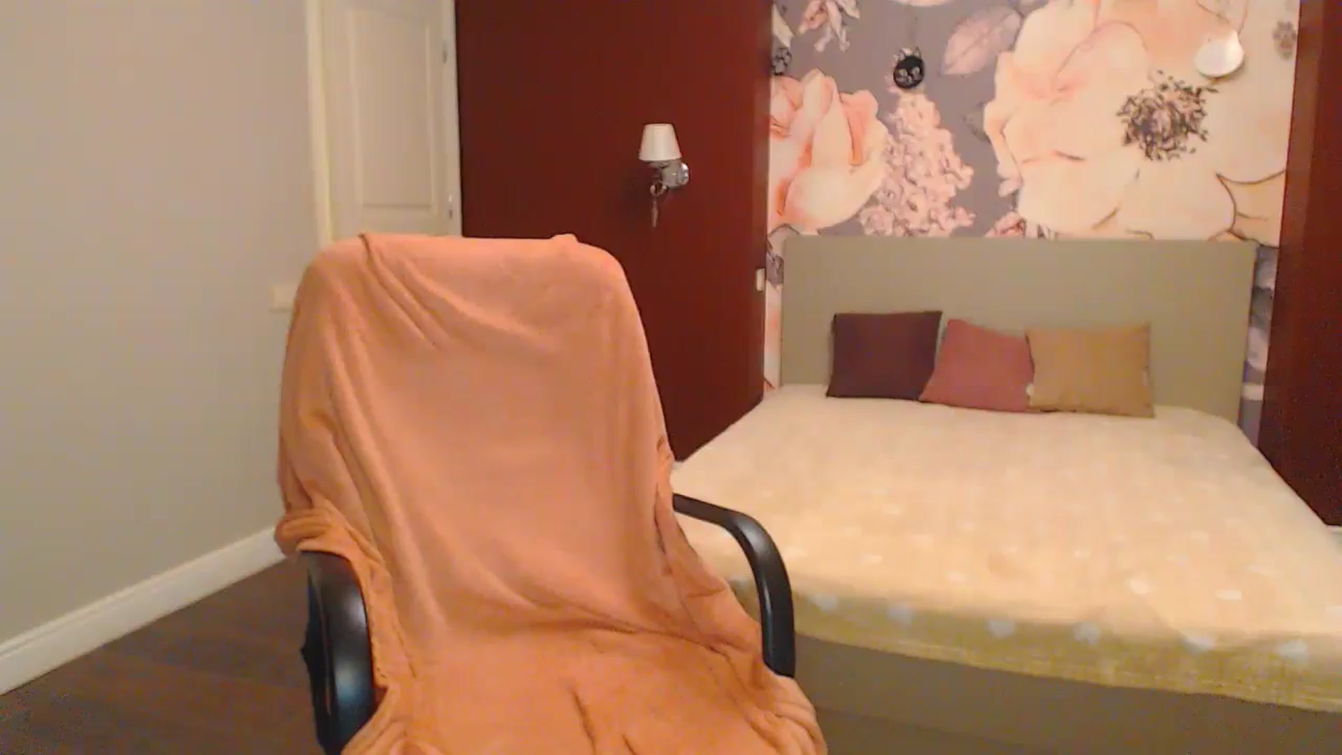 Gallery image thumbnail from Karina_Mils's myfreecams stream on, 08/03/2024, 19:16 image 12 of 20