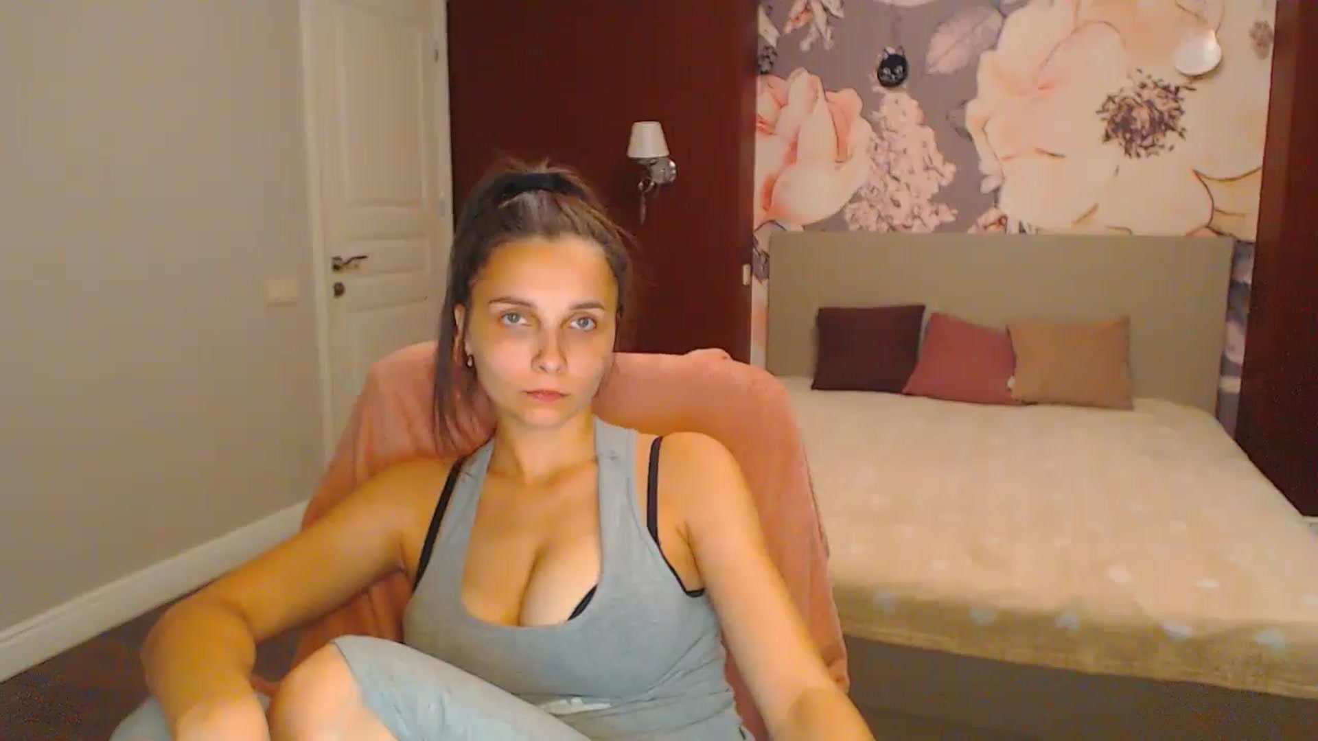 Gallery image thumbnail from Karina_Mils's myfreecams stream on, 08/03/2024, 19:16 image 9 of 20