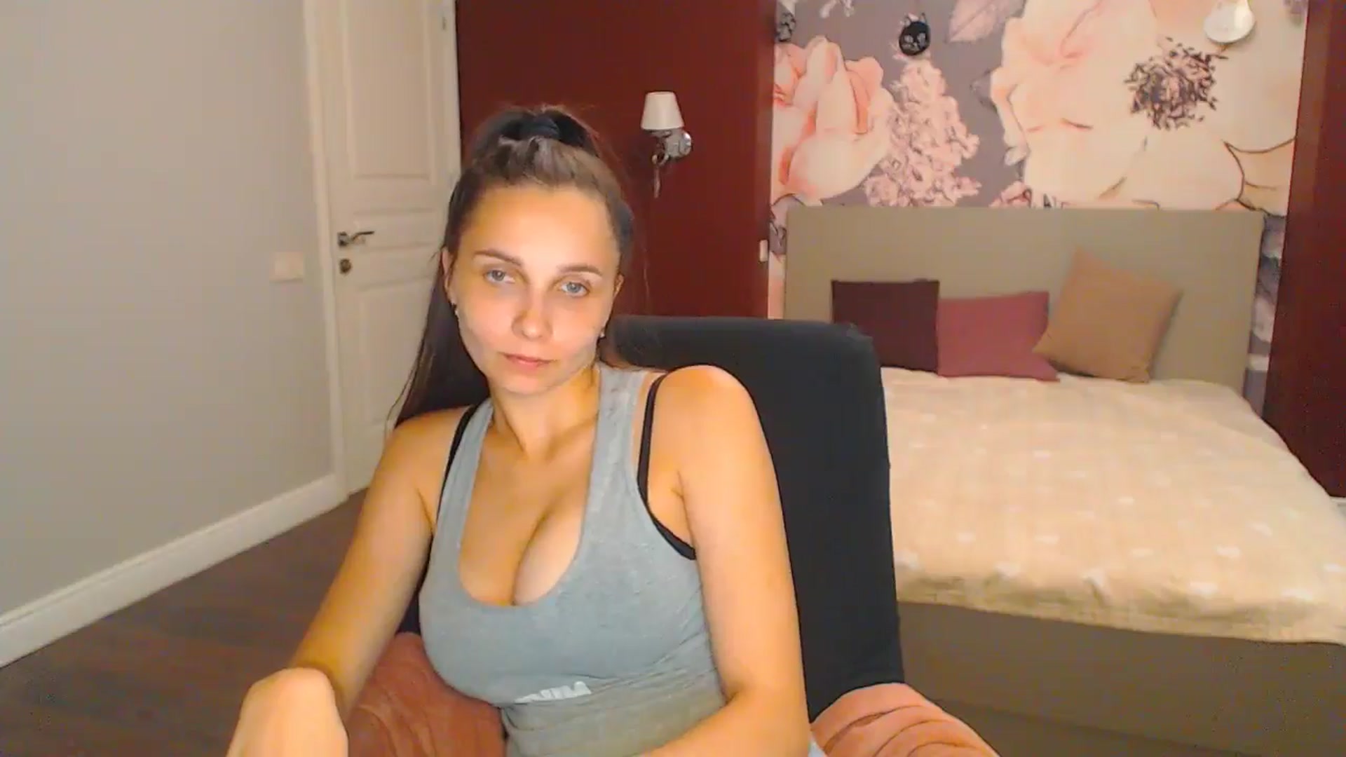 Gallery image thumbnail from Karina_Mils's myfreecams stream on, 08/04/2024, 16:57 image 7 of 20
