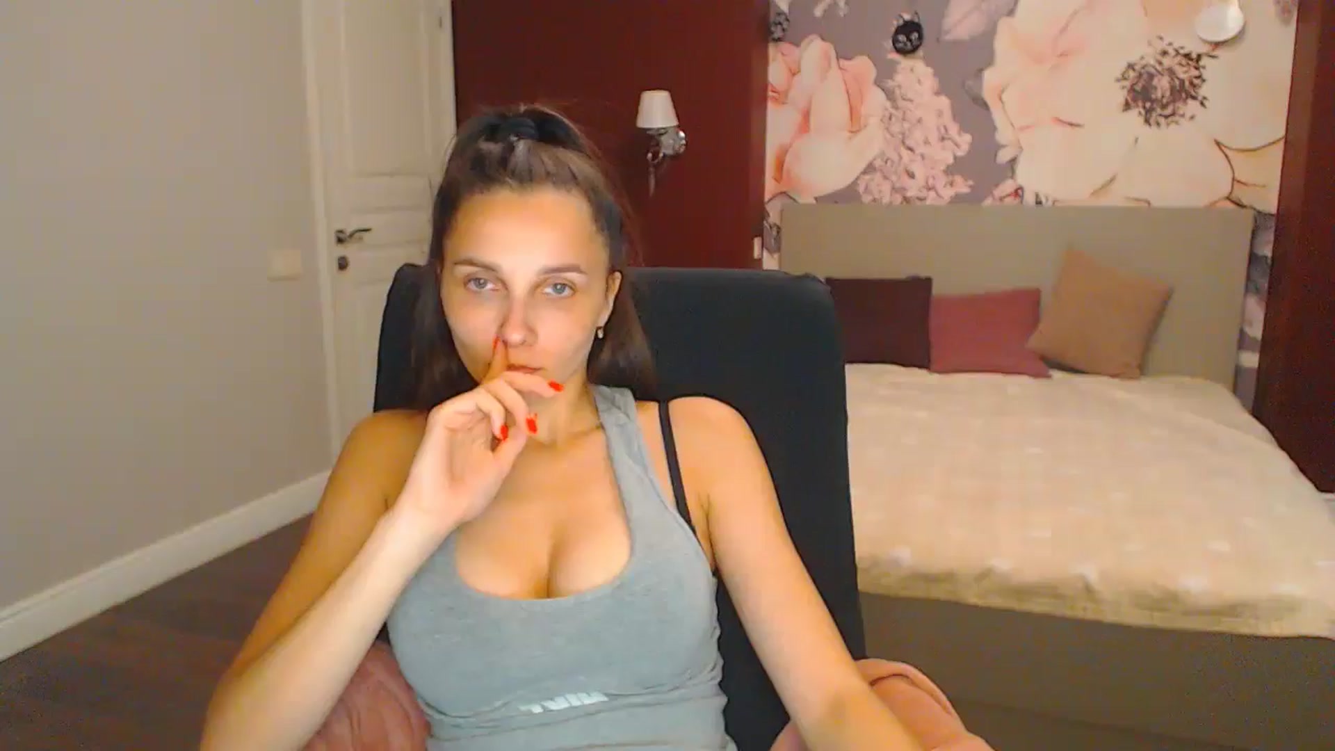 Gallery image thumbnail from Karina_Mils's myfreecams stream on, 08/04/2024, 16:57 image 11 of 20