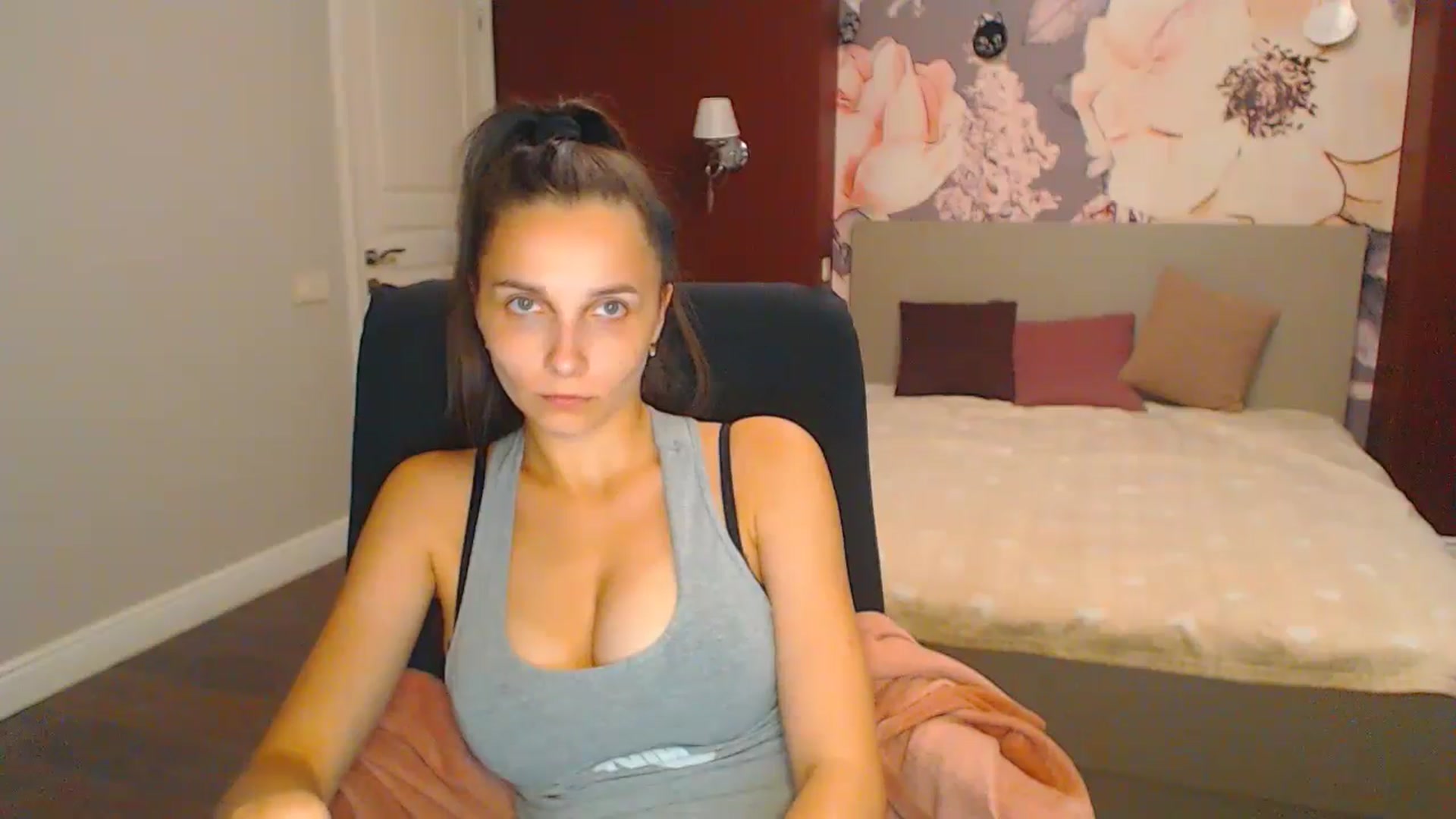 Gallery image thumbnail from Karina_Mils's myfreecams stream on, 08/04/2024, 16:57 image 17 of 20