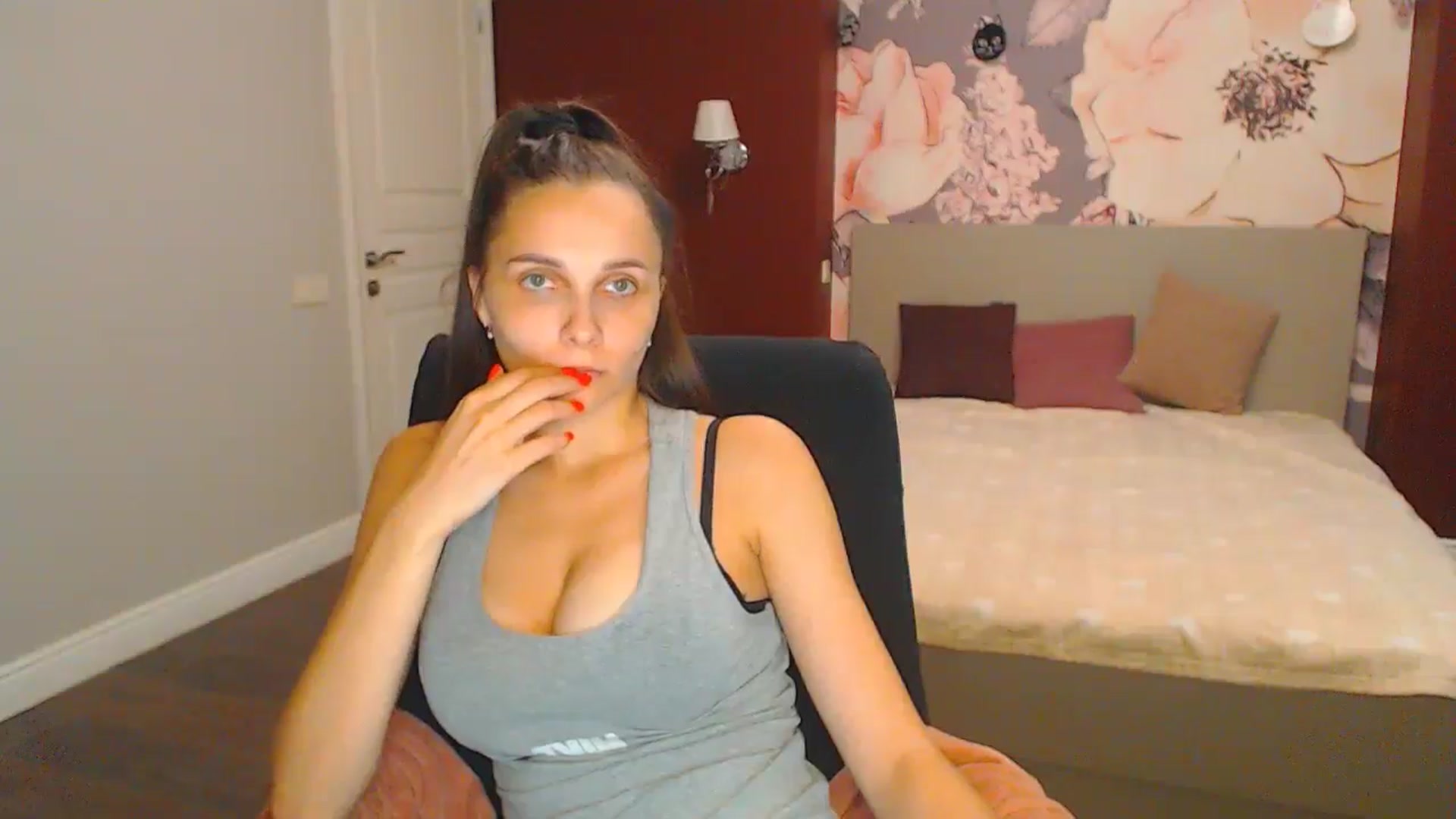 Gallery image thumbnail from Karina_Mils's myfreecams stream on, 08/04/2024, 16:57 image 8 of 20