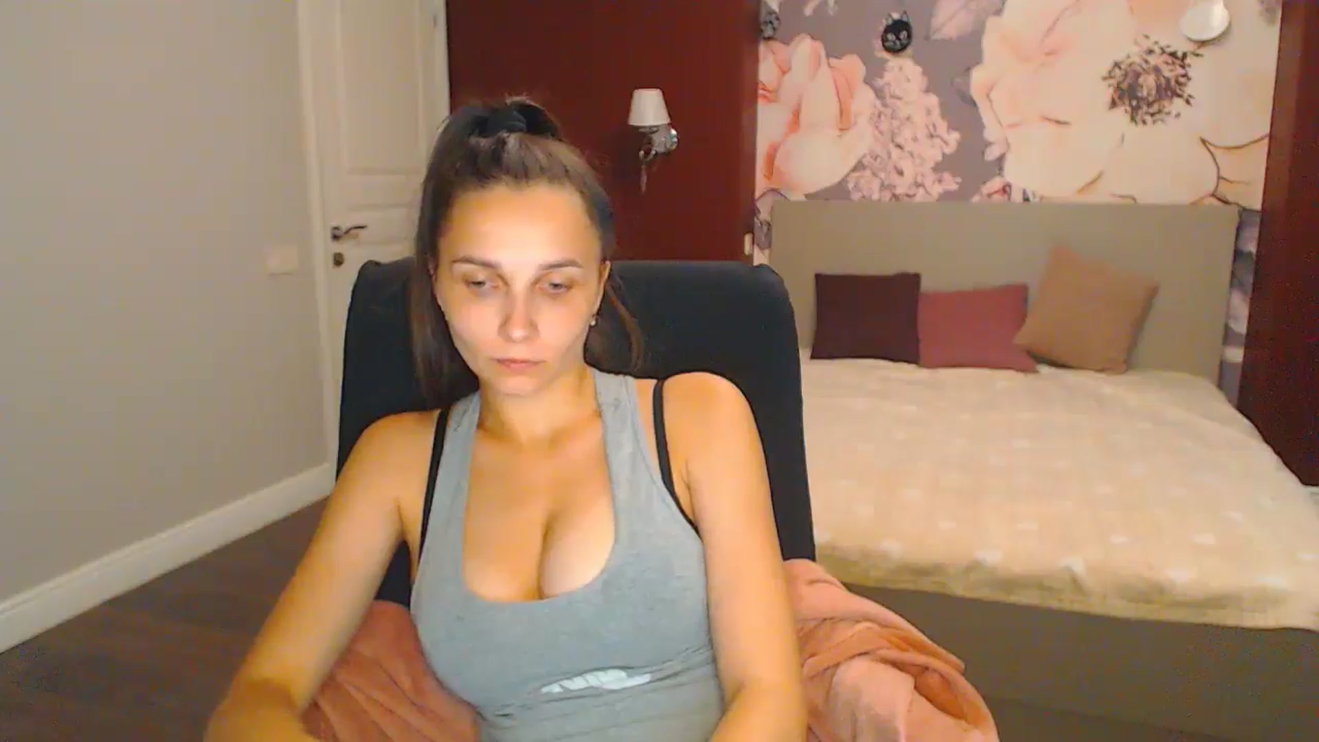 Gallery image thumbnail from Karina_Mils's myfreecams stream on, 08/04/2024, 16:57 image 14 of 20