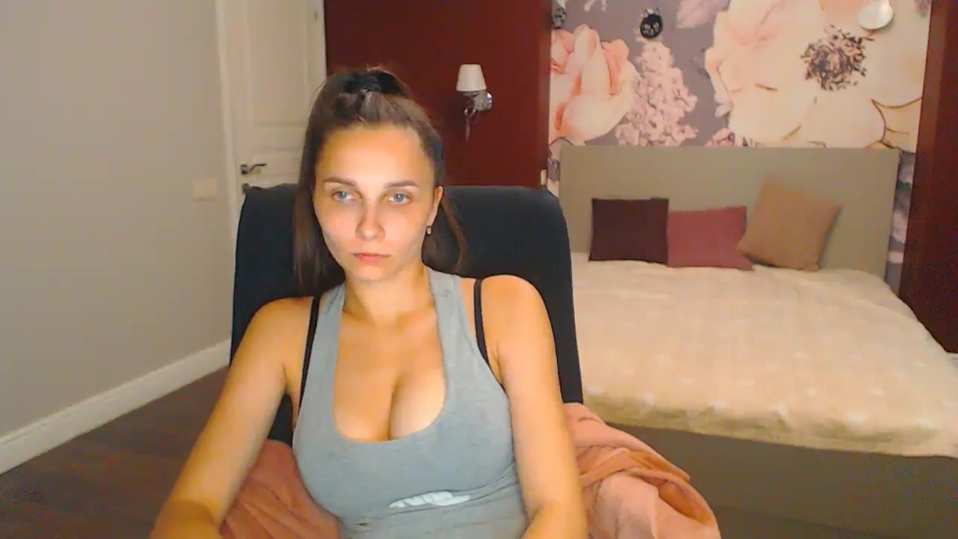 Gallery image thumbnail from Karina_Mils's myfreecams stream on, 08/04/2024, 16:57 image 16 of 20