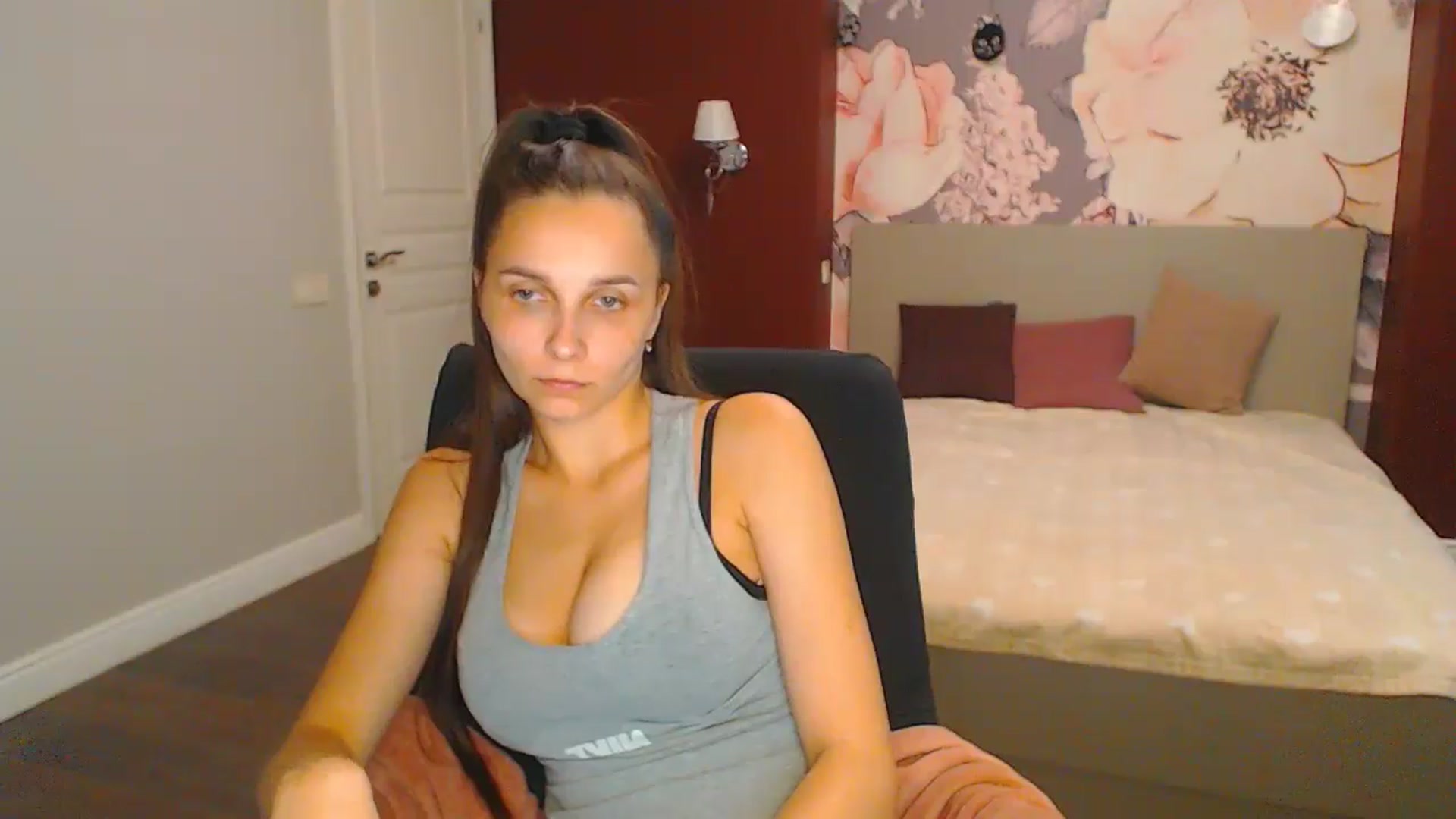 Gallery image thumbnail from Karina_Mils's myfreecams stream on, 08/04/2024, 16:57 image 6 of 20