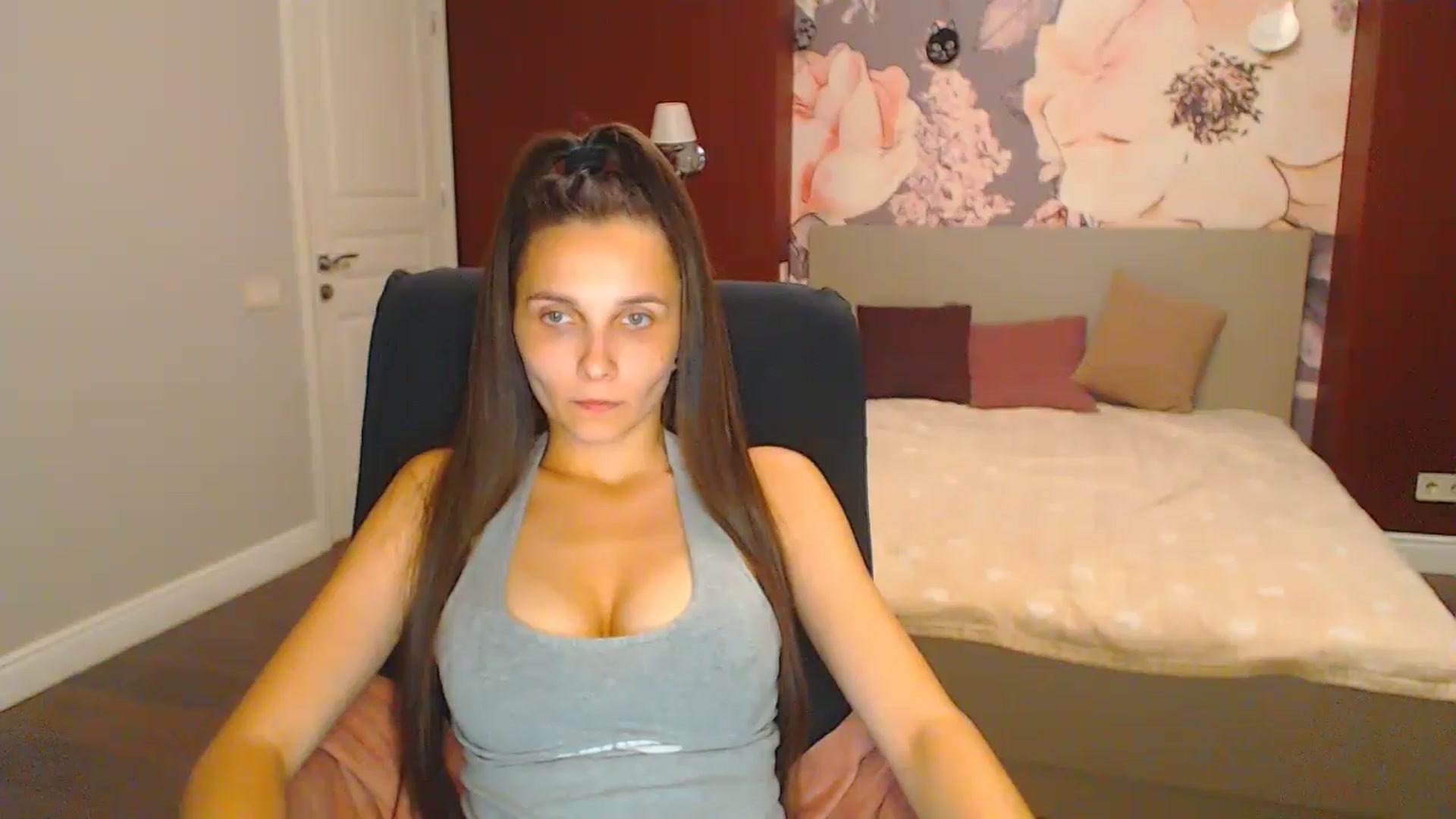 Gallery image thumbnail from Karina_Mils's myfreecams stream on, 08/04/2024, 19:59 image 15 of 20
