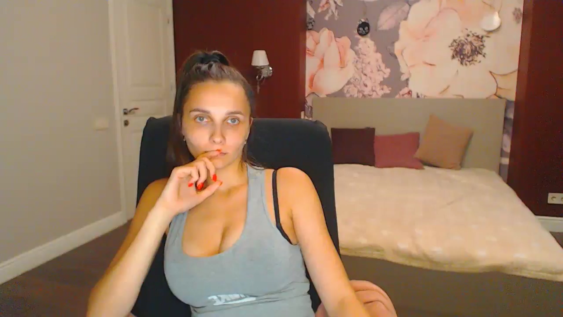 Gallery image thumbnail from Karina_Mils's myfreecams stream on, 08/04/2024, 19:59 image 19 of 20