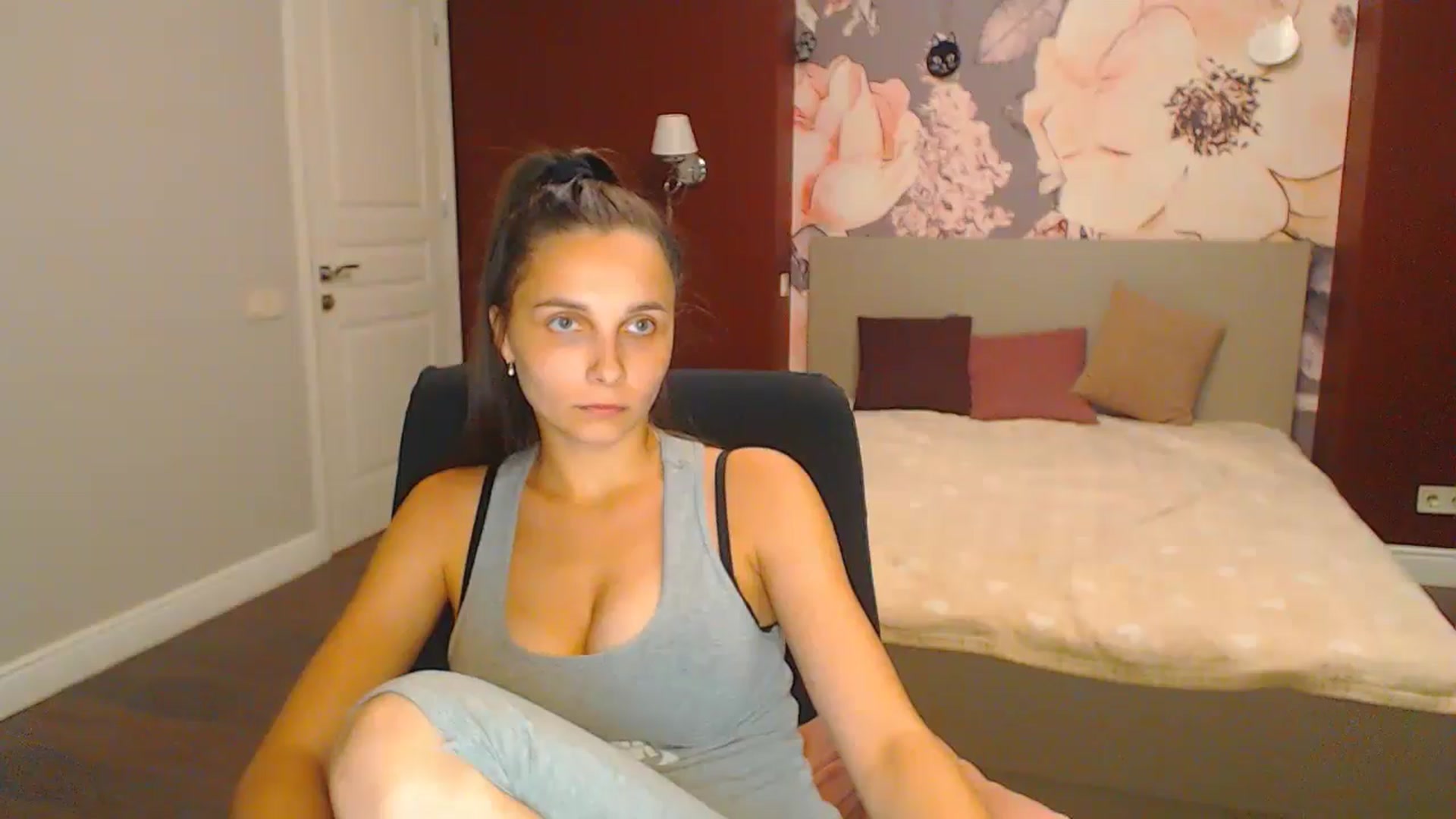 Gallery image thumbnail from Karina_Mils's myfreecams stream on, 08/04/2024, 19:59 image 3 of 20