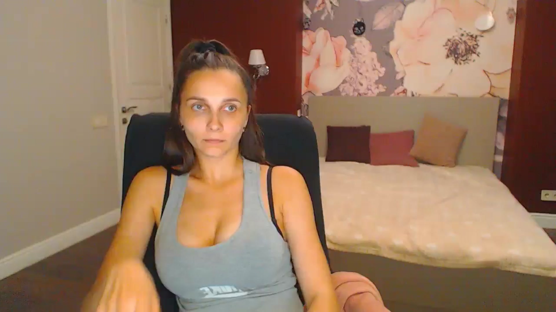 Gallery image thumbnail from Karina_Mils's myfreecams stream on, 08/04/2024, 19:59 image 18 of 20