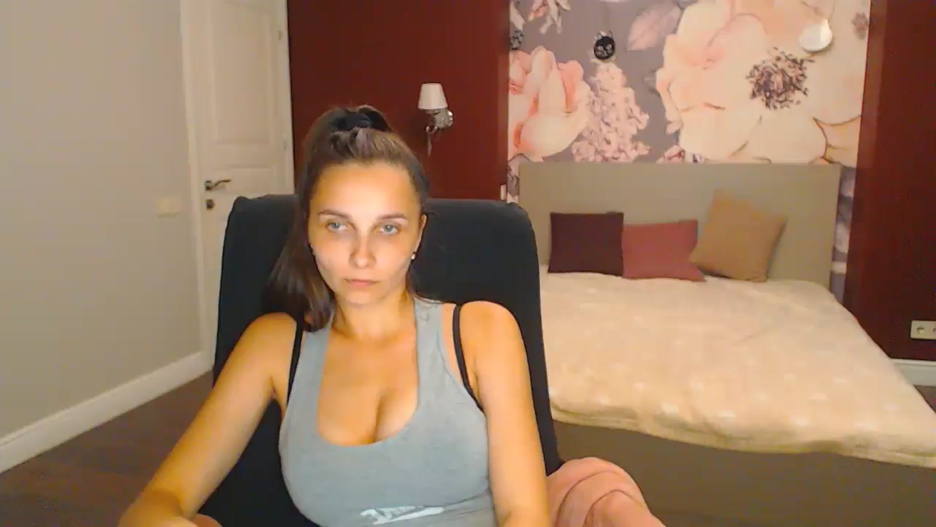 Gallery image thumbnail from Karina_Mils's myfreecams stream on, 08/04/2024, 19:59 image 20 of 20