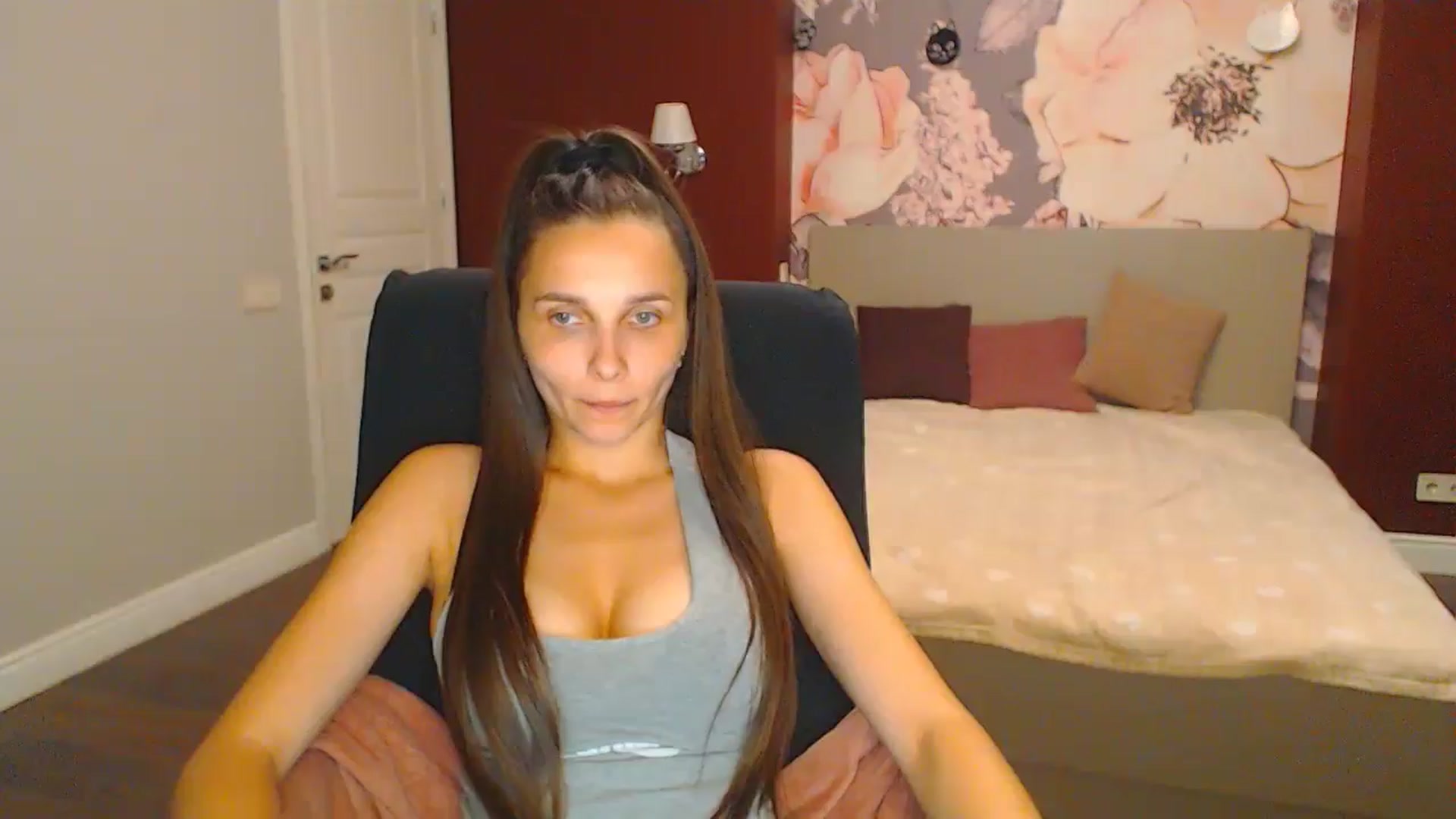 Gallery image thumbnail from Karina_Mils's myfreecams stream on, 08/04/2024, 19:59 image 14 of 20