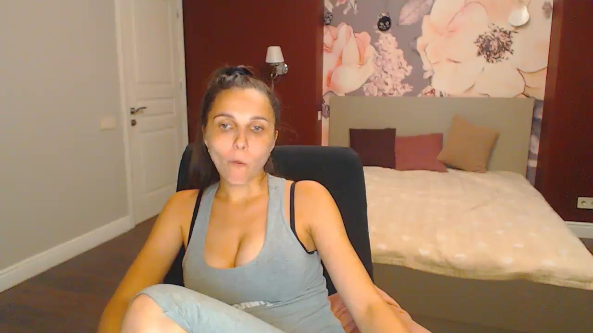 Gallery image thumbnail from Karina_Mils's myfreecams stream on, 08/04/2024, 19:59 image 4 of 20