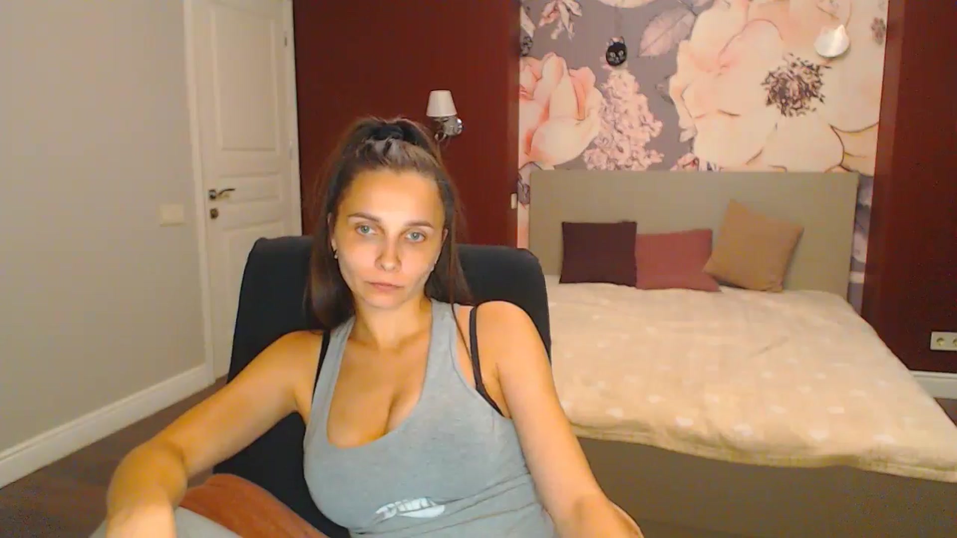 Gallery image thumbnail from Karina_Mils's myfreecams stream on, 08/04/2024, 19:59 image 11 of 20