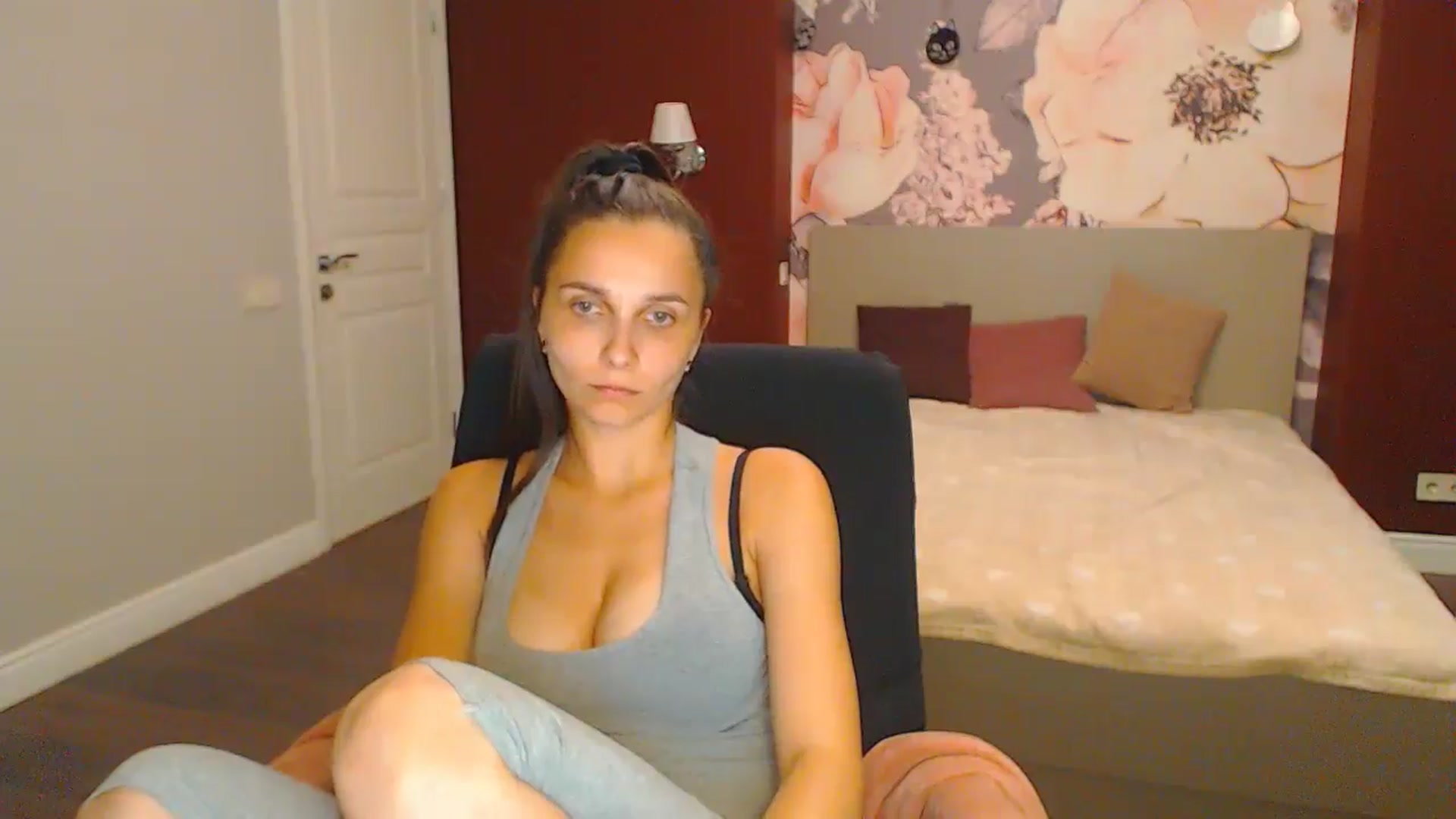 Gallery image thumbnail from Karina_Mils's myfreecams stream on, 08/04/2024, 19:59 image 16 of 20