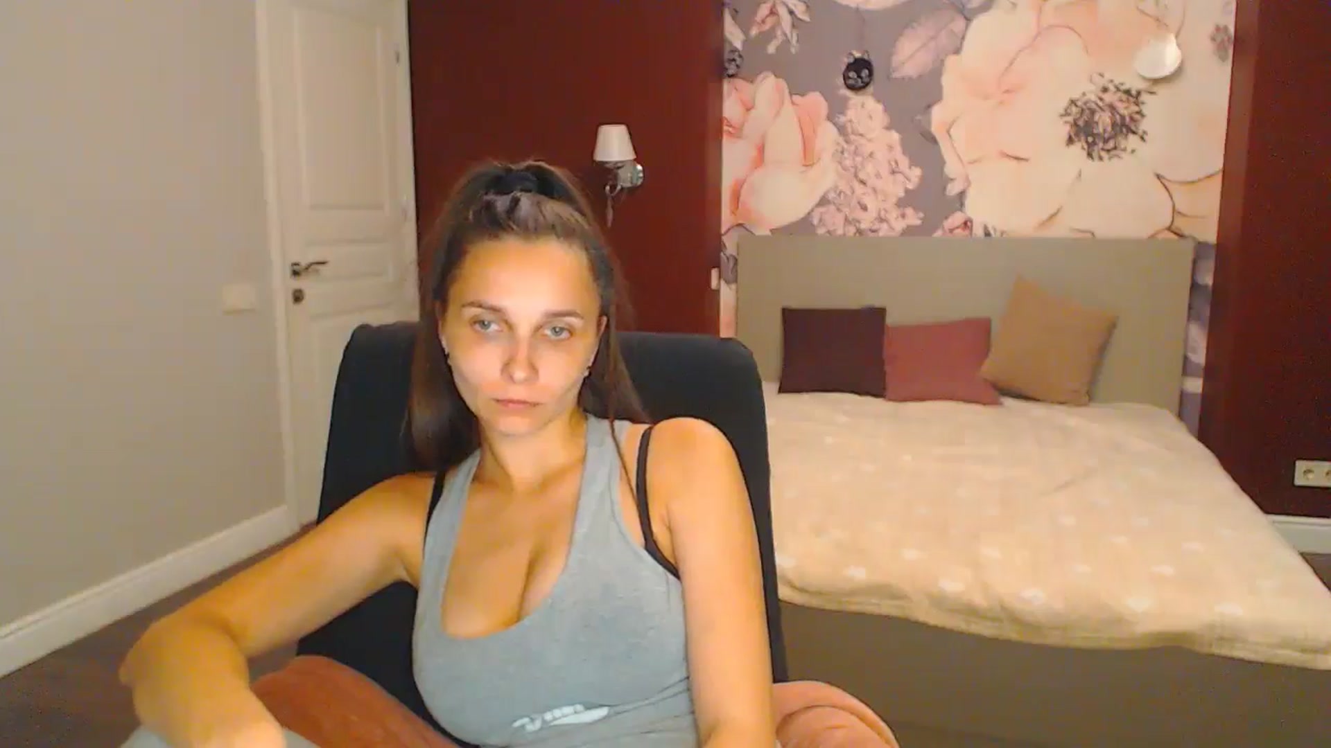 Gallery image thumbnail from Karina_Mils's myfreecams stream on, 08/04/2024, 19:59 image 12 of 20