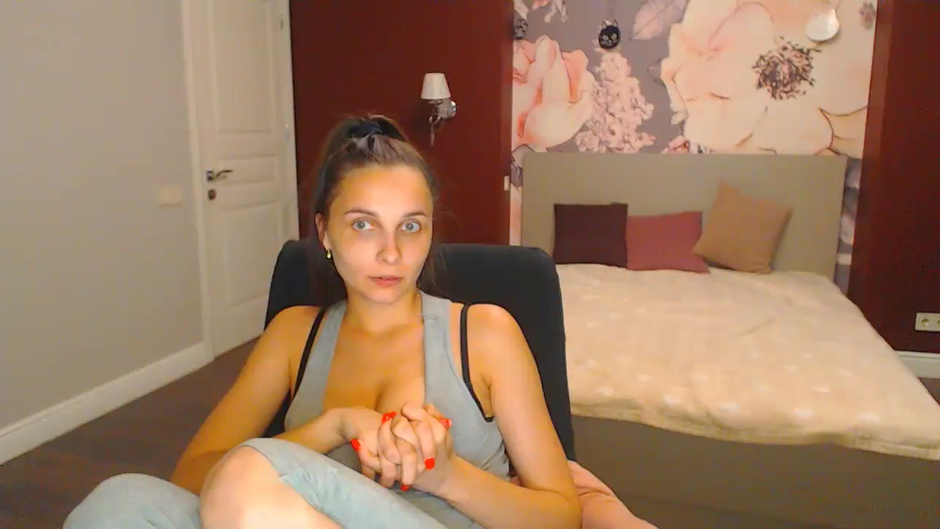 Gallery image thumbnail from Karina_Mils's myfreecams stream on, 08/04/2024, 19:59 image 6 of 20