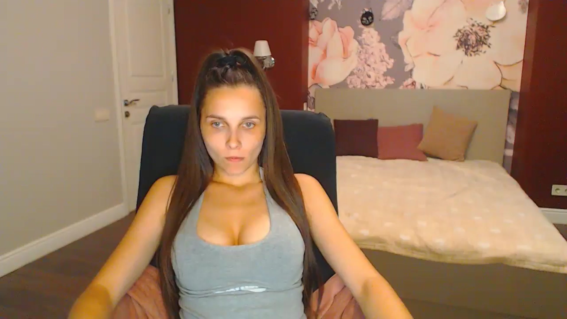 Gallery image thumbnail from Karina_Mils's myfreecams stream on, 08/04/2024, 19:59 image 13 of 20