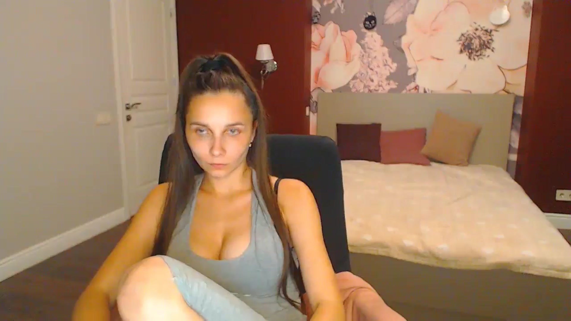 Gallery image thumbnail from Karina_Mils's myfreecams stream on, 08/04/2024, 19:59 image 8 of 20