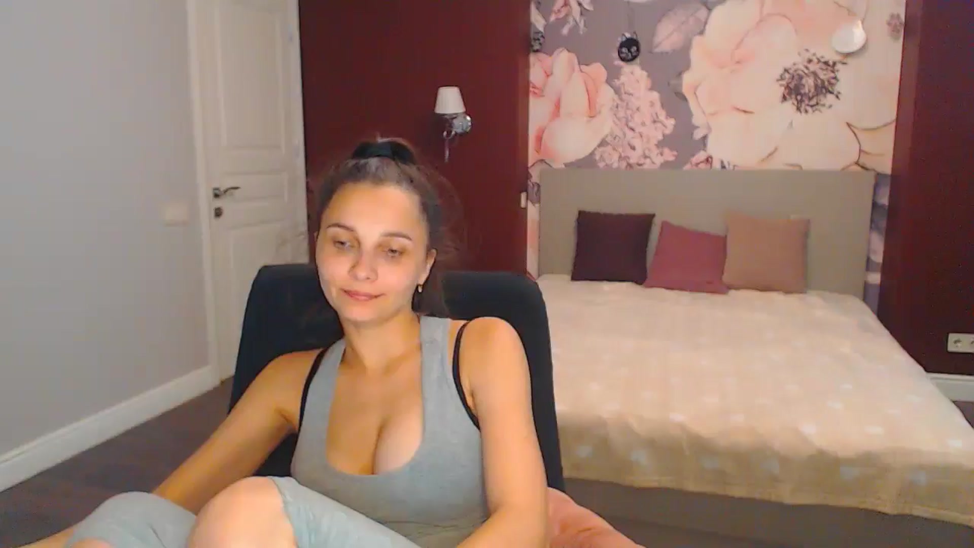 Gallery image thumbnail from Karina_Mils's myfreecams stream on, 08/05/2024, 10:31 image 10 of 20