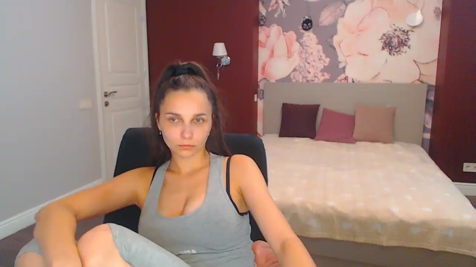 Gallery image thumbnail from Karina_Mils's myfreecams stream on, 08/05/2024, 10:31 image 1 of 20
