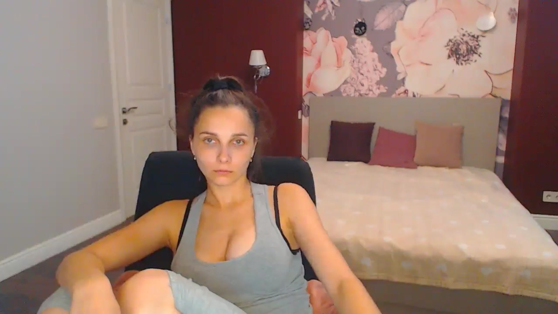 Gallery image thumbnail from Karina_Mils's myfreecams stream on, 08/05/2024, 10:31 image 7 of 20
