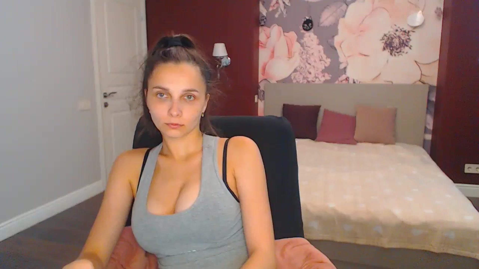 Gallery image thumbnail from Karina_Mils's myfreecams stream on, 08/05/2024, 10:31 image 15 of 20