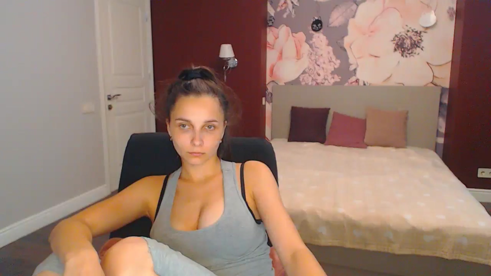 Gallery image thumbnail from Karina_Mils's myfreecams stream on, 08/05/2024, 10:31 image 5 of 20