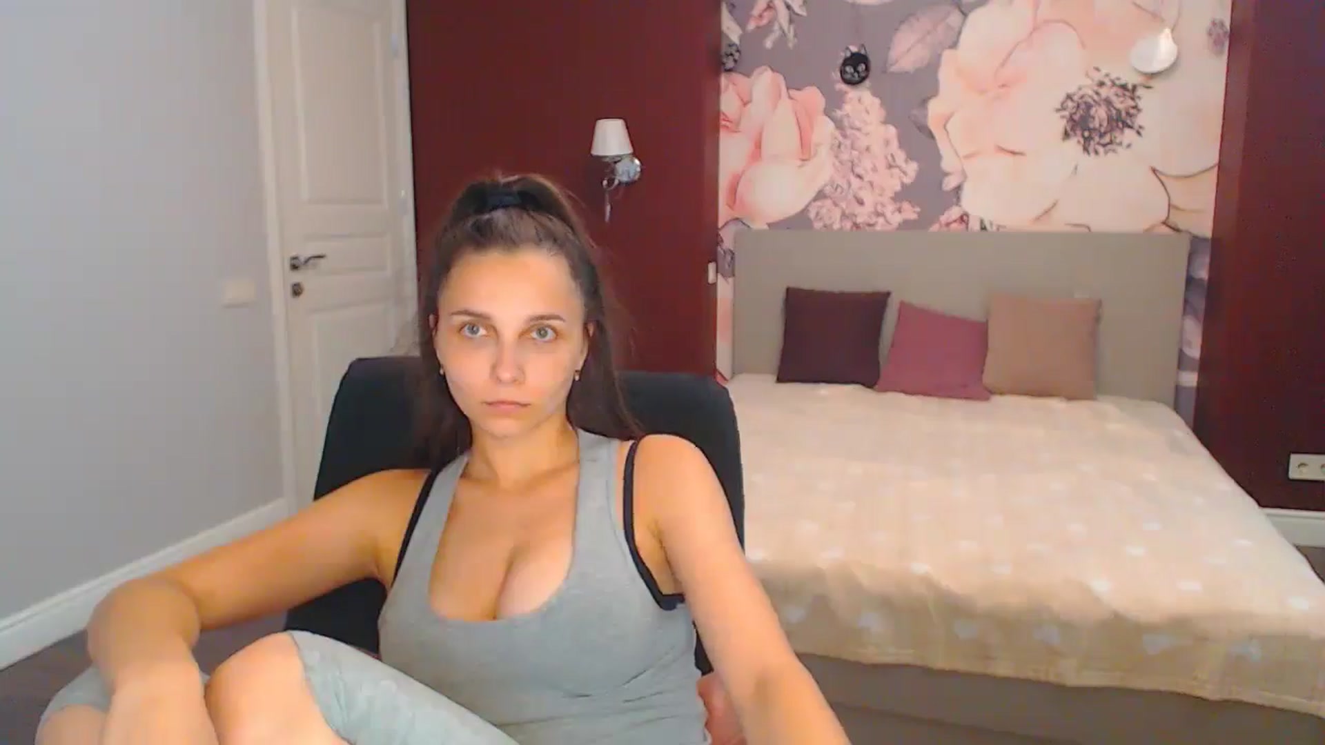 Gallery image thumbnail from Karina_Mils's myfreecams stream on, 08/05/2024, 10:31 image 2 of 20