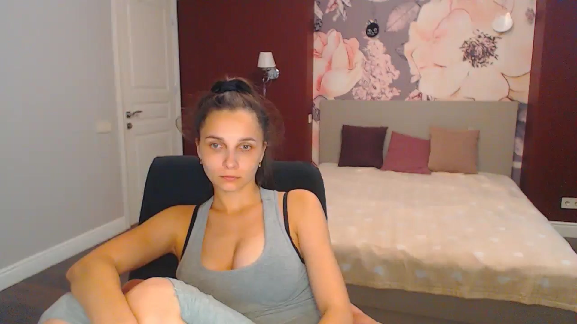 Gallery image thumbnail from Karina_Mils's myfreecams stream on, 08/05/2024, 10:31 image 4 of 20