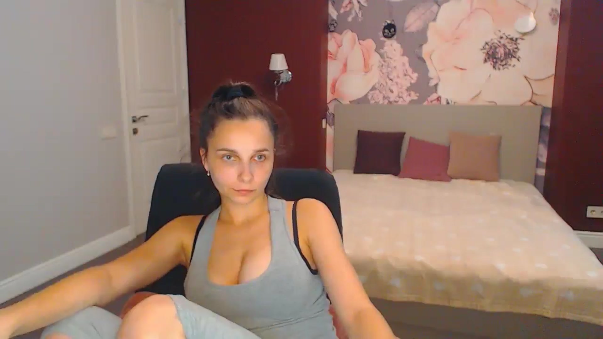 Gallery image thumbnail from Karina_Mils's myfreecams stream on, 08/05/2024, 10:31 image 11 of 20