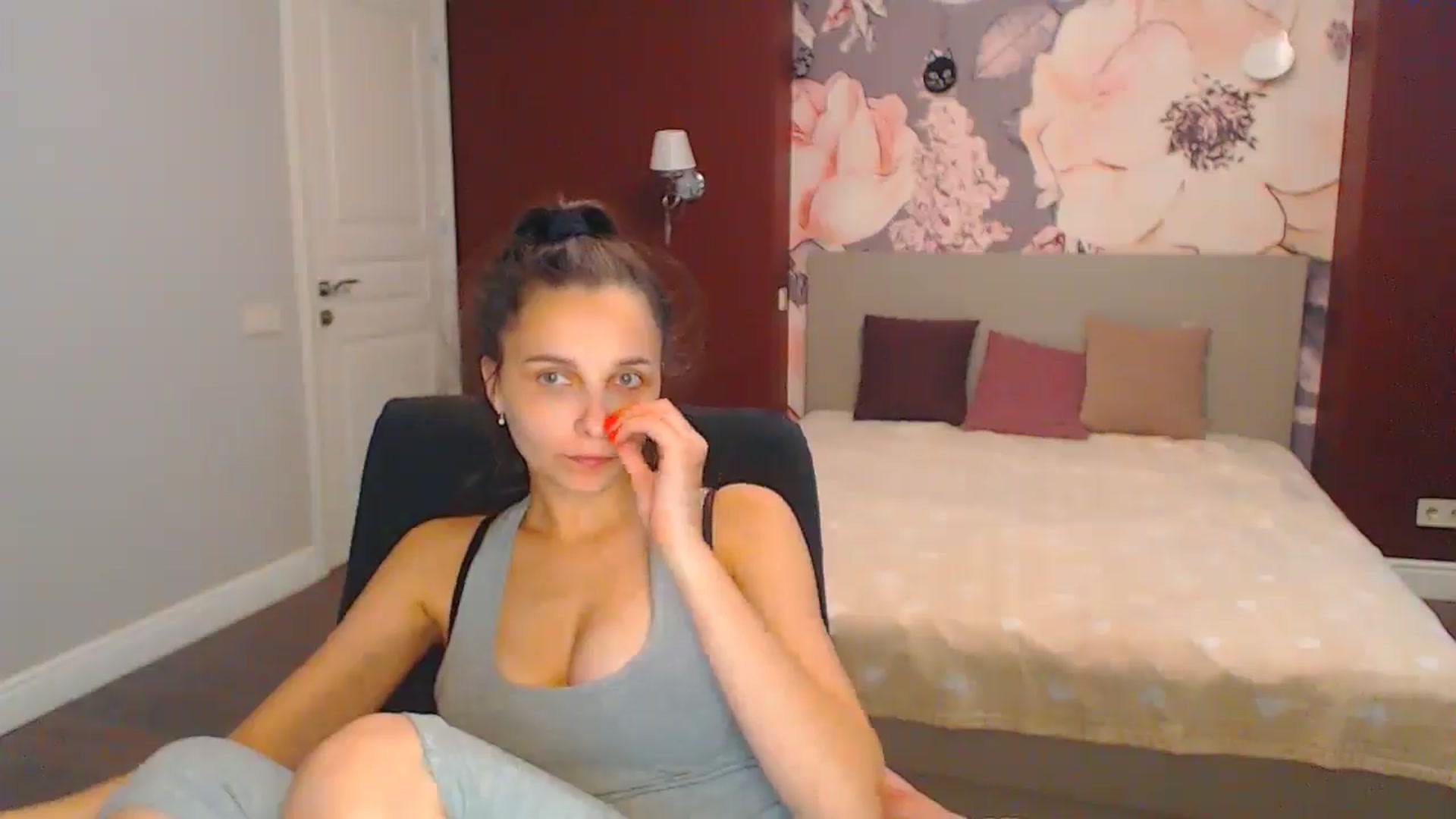 Gallery image thumbnail from Karina_Mils's myfreecams stream on, 08/05/2024, 10:31 image 13 of 20