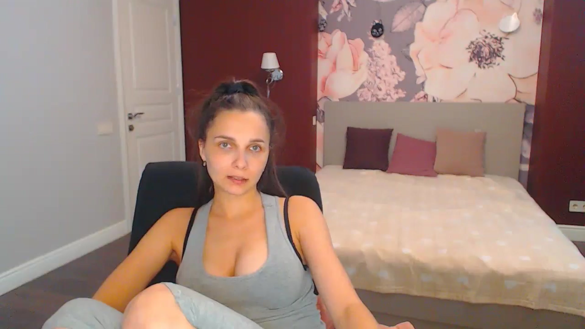 Gallery image thumbnail from Karina_Mils's myfreecams stream on, 08/05/2024, 10:31 image 3 of 20