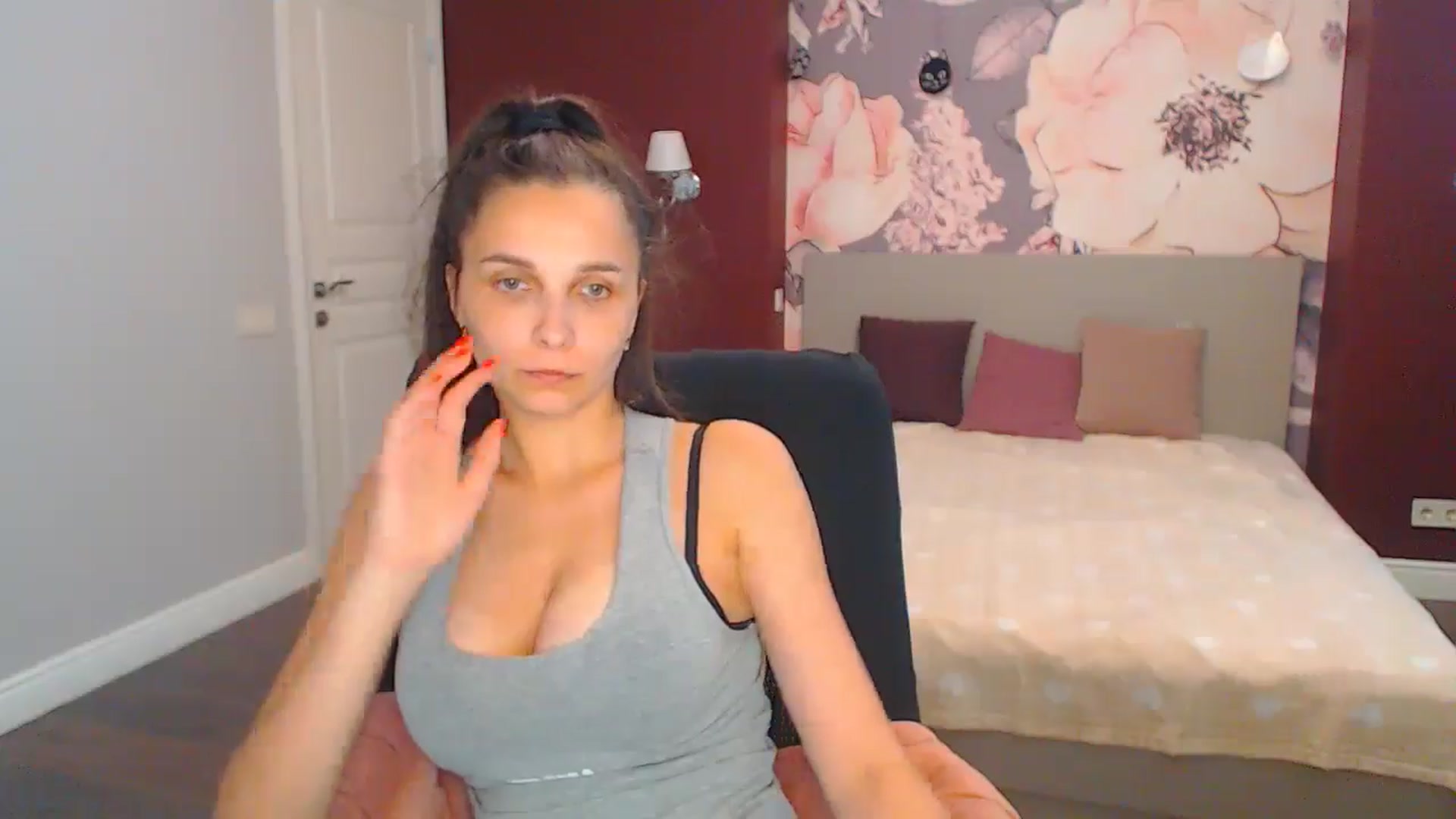 Gallery image thumbnail from Karina_Mils's myfreecams stream on, 08/05/2024, 10:31 image 16 of 20