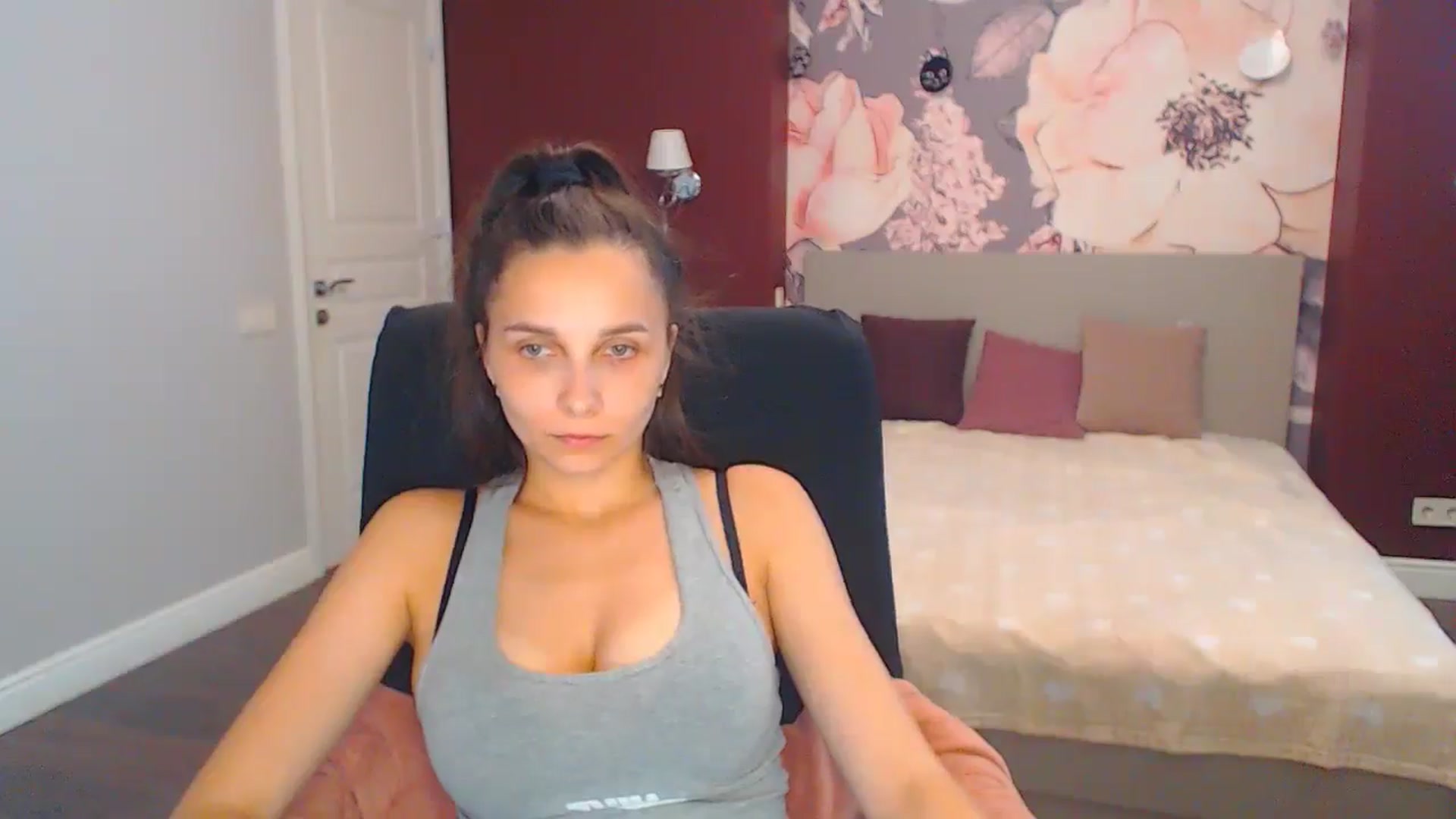 Gallery image thumbnail from Karina_Mils's myfreecams stream on, 08/05/2024, 10:58 image 17 of 20