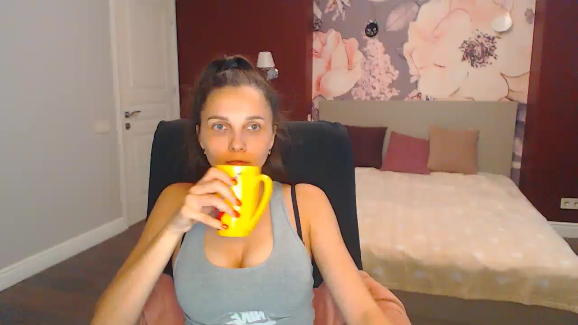 Gallery image thumbnail from Karina_Mils's myfreecams stream on, 08/05/2024, 10:58 image 1 of 20