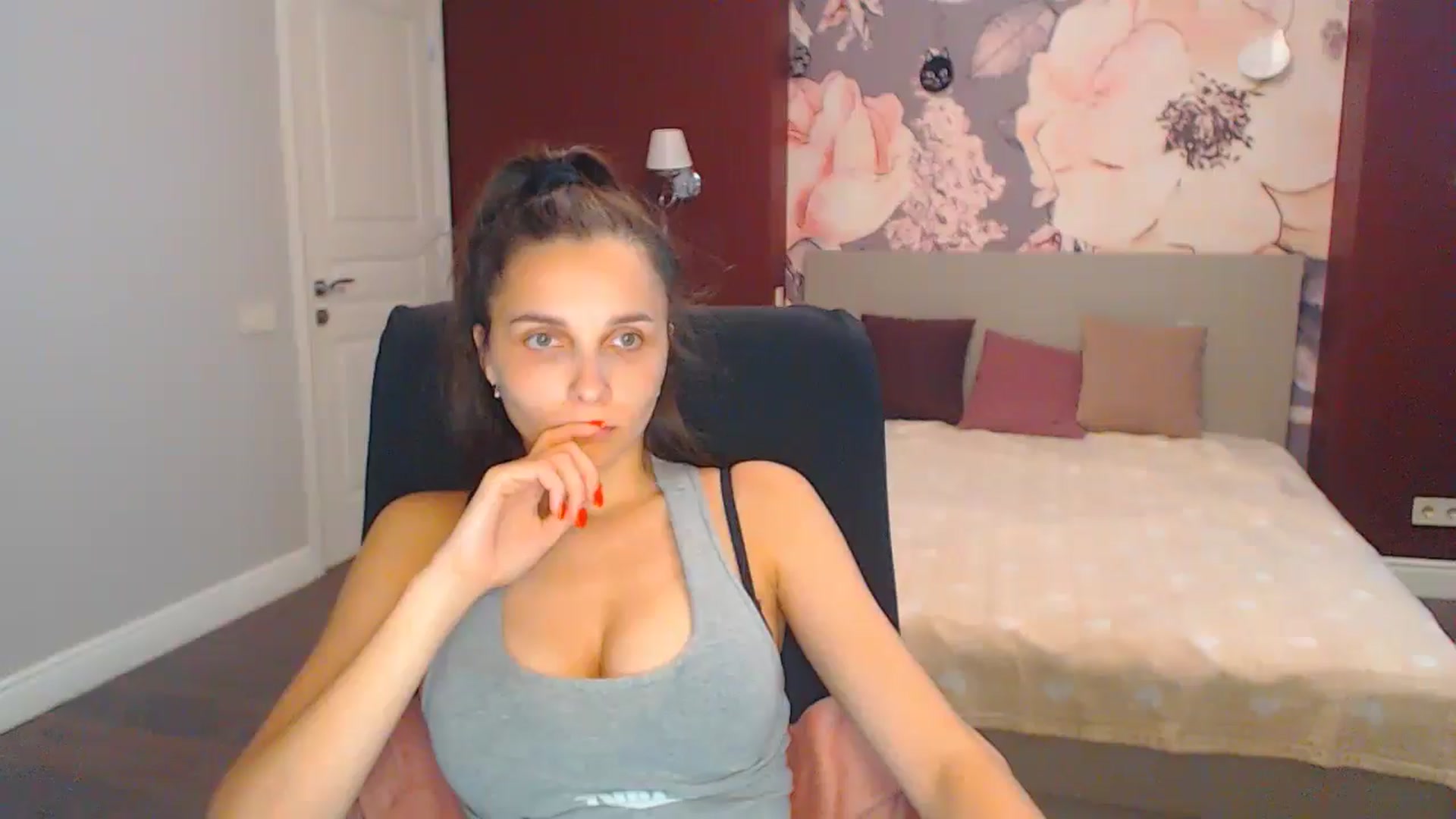 Gallery image thumbnail from Karina_Mils's myfreecams stream on, 08/05/2024, 10:58 image 14 of 20