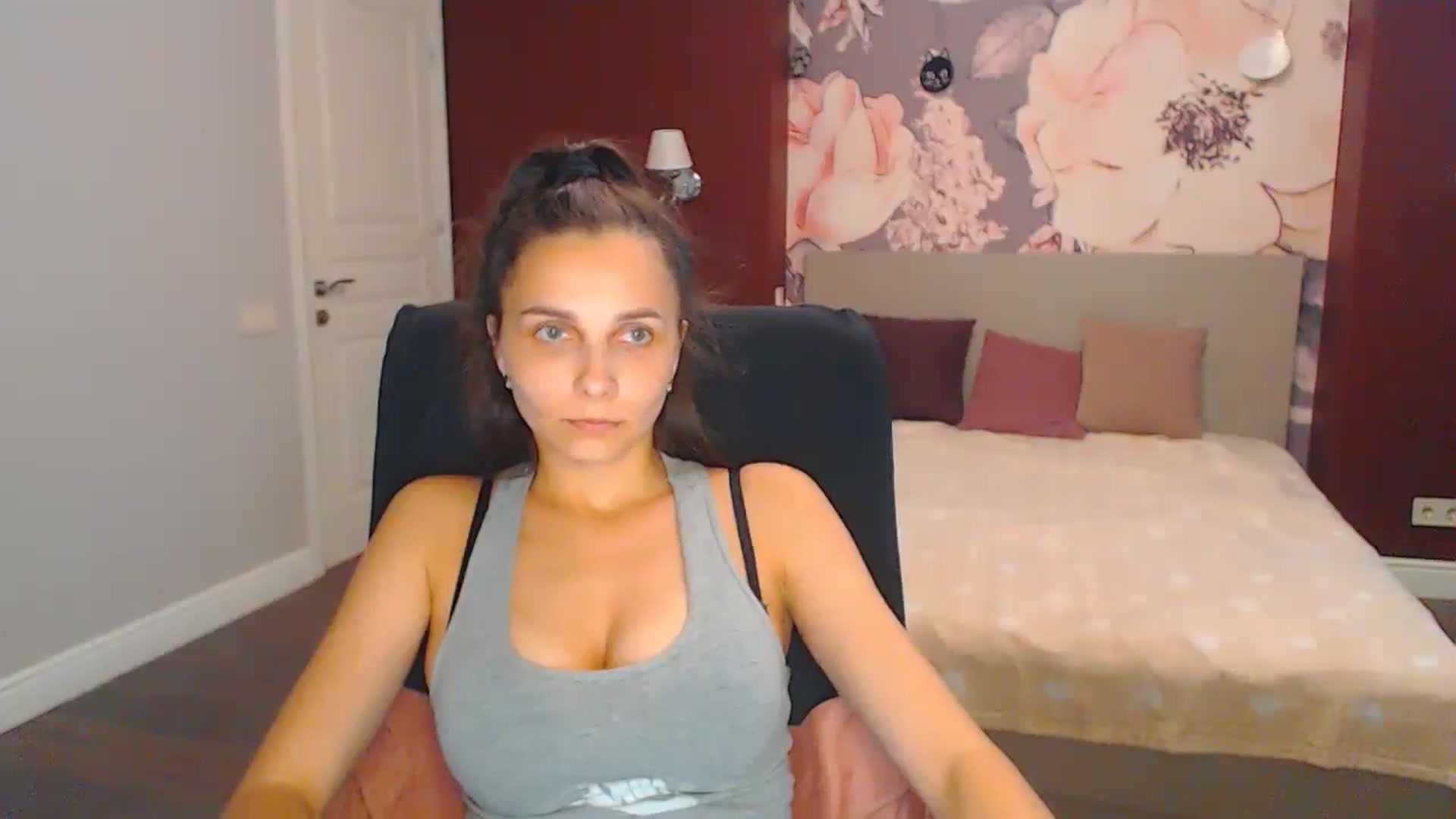 Gallery image thumbnail from Karina_Mils's myfreecams stream on, 08/05/2024, 10:58 image 7 of 20