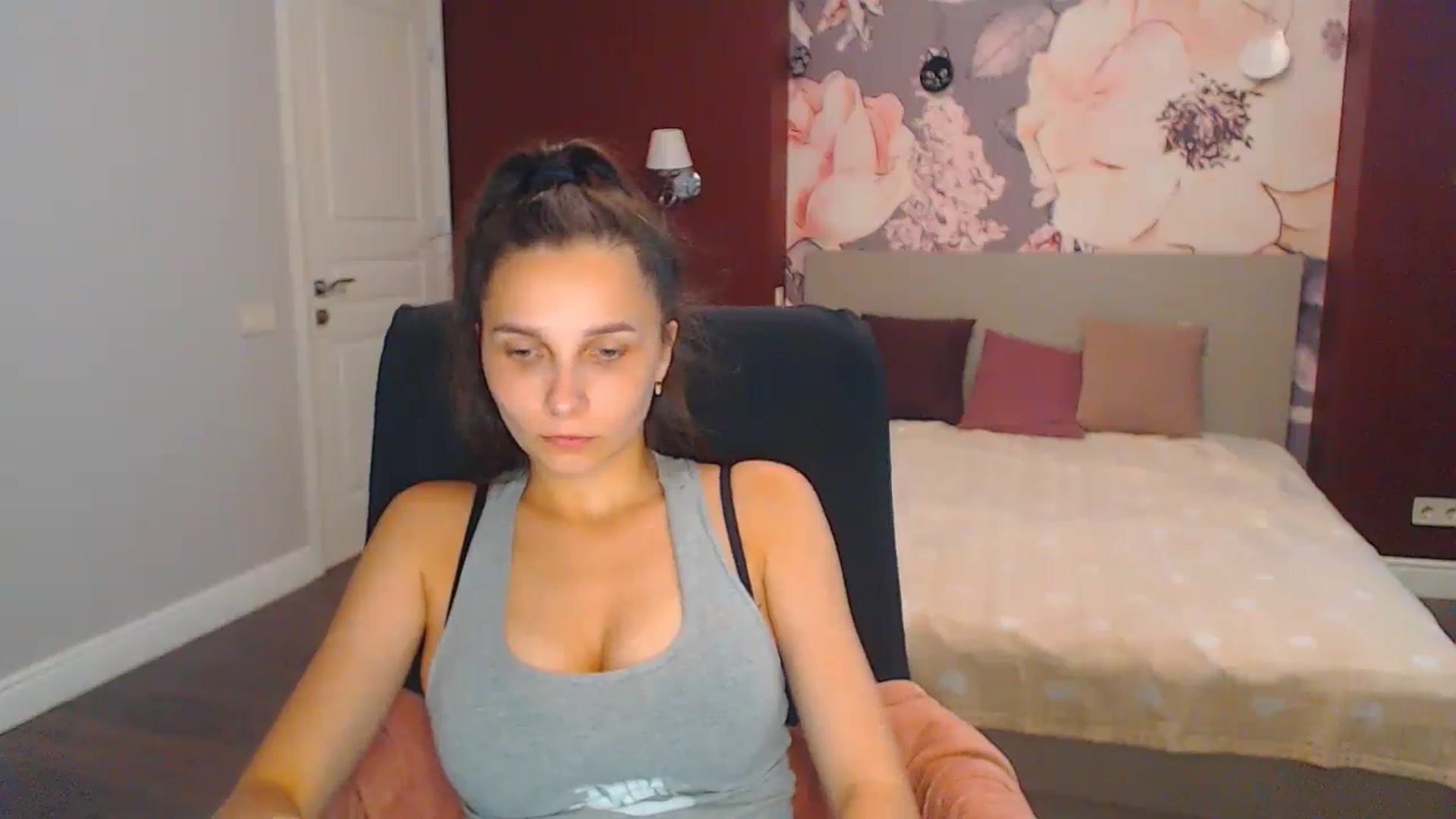 Gallery image thumbnail from Karina_Mils's myfreecams stream on, 08/05/2024, 10:58 image 13 of 20