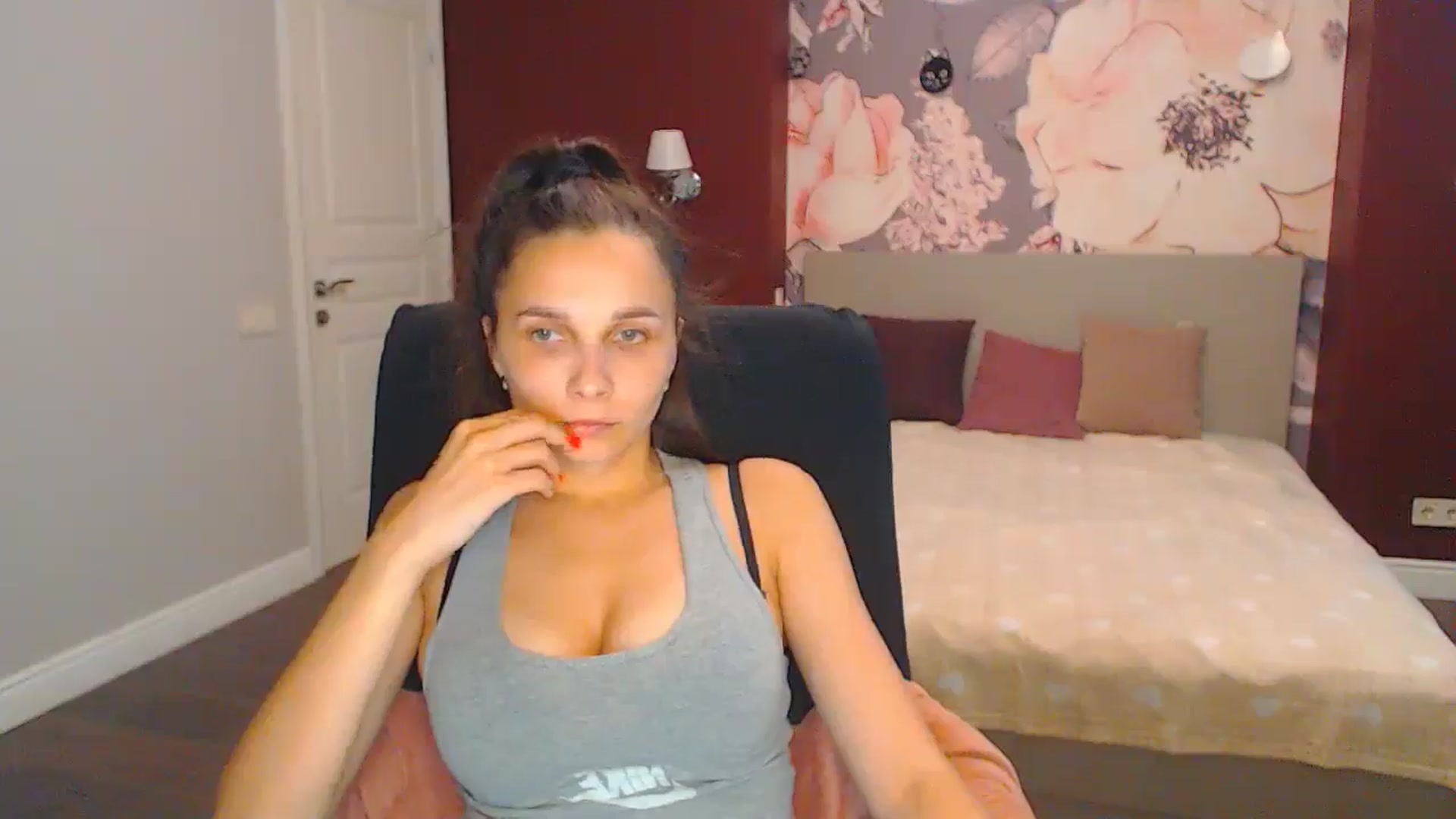 Gallery image thumbnail from Karina_Mils's myfreecams stream on, 08/05/2024, 10:58 image 4 of 20