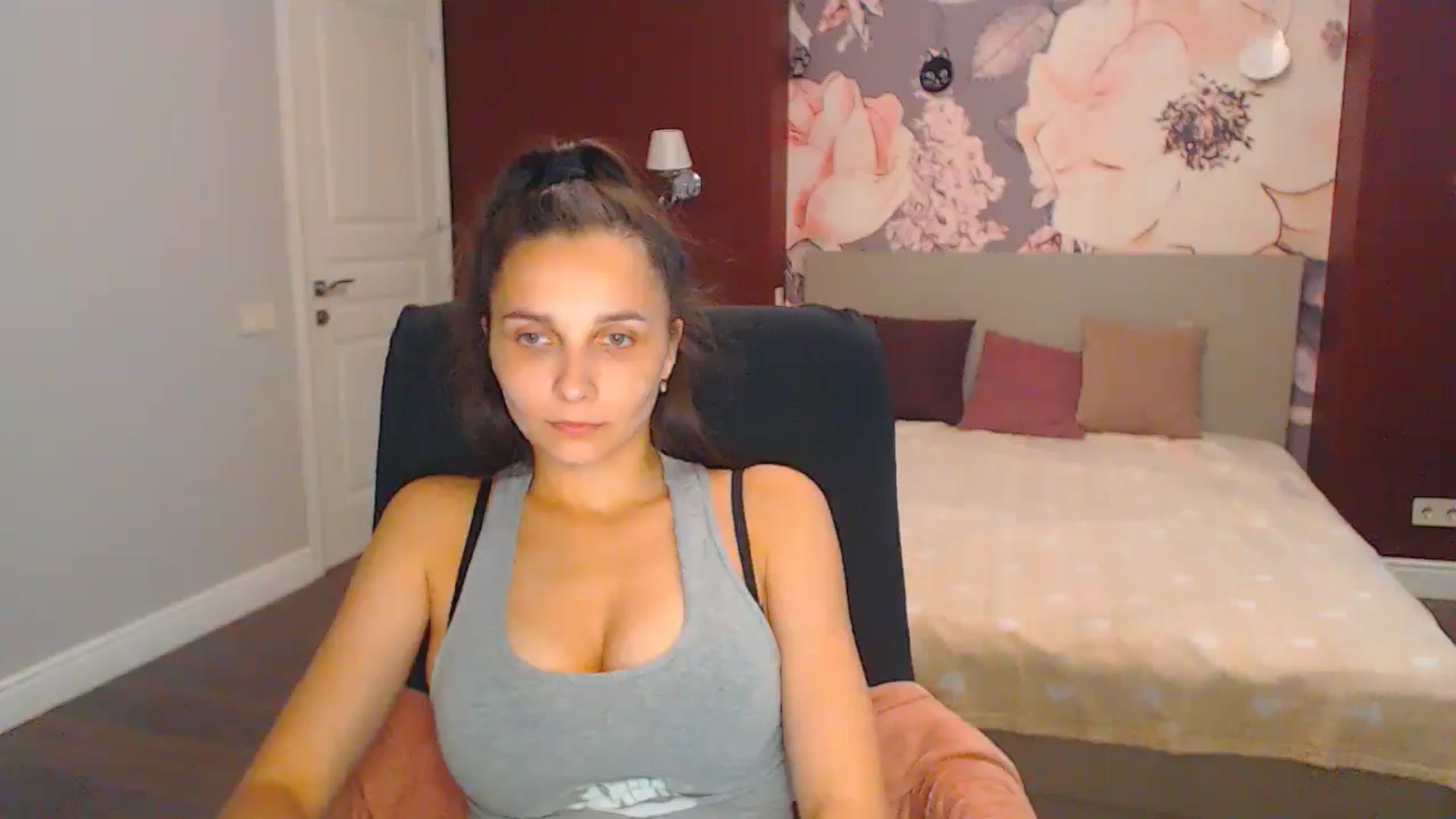 Gallery image thumbnail from Karina_Mils's myfreecams stream on, 08/05/2024, 10:58 image 5 of 20