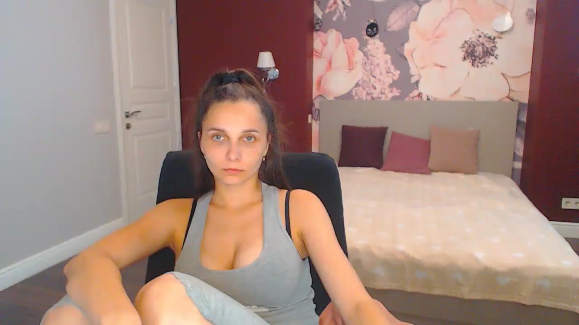 Gallery image thumbnail from Karina_Mils's myfreecams stream on, 08/05/2024, 10:58 image 18 of 20