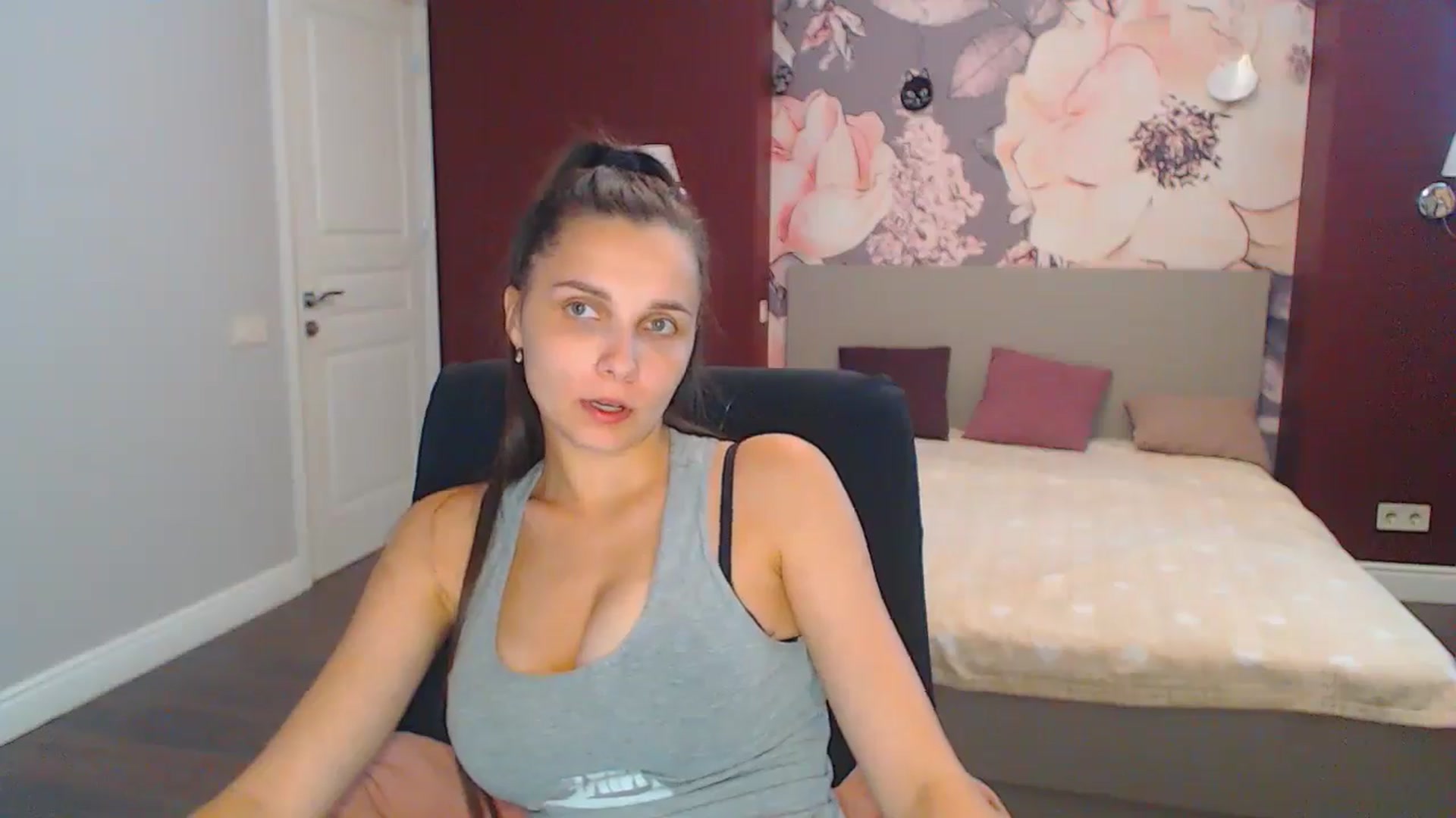Gallery image thumbnail from Karina_Mils's myfreecams stream on, 08/08/2024, 13:57 image 2 of 20