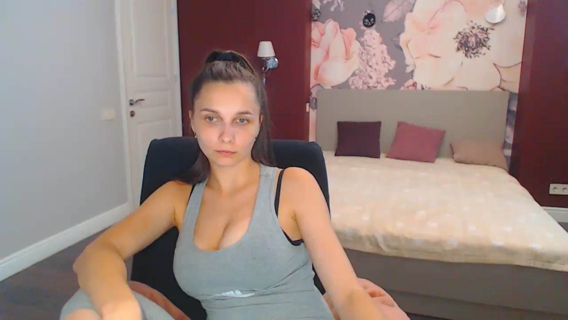 Gallery image thumbnail from Karina_Mils's myfreecams stream on, 08/08/2024, 13:57 image 18 of 20