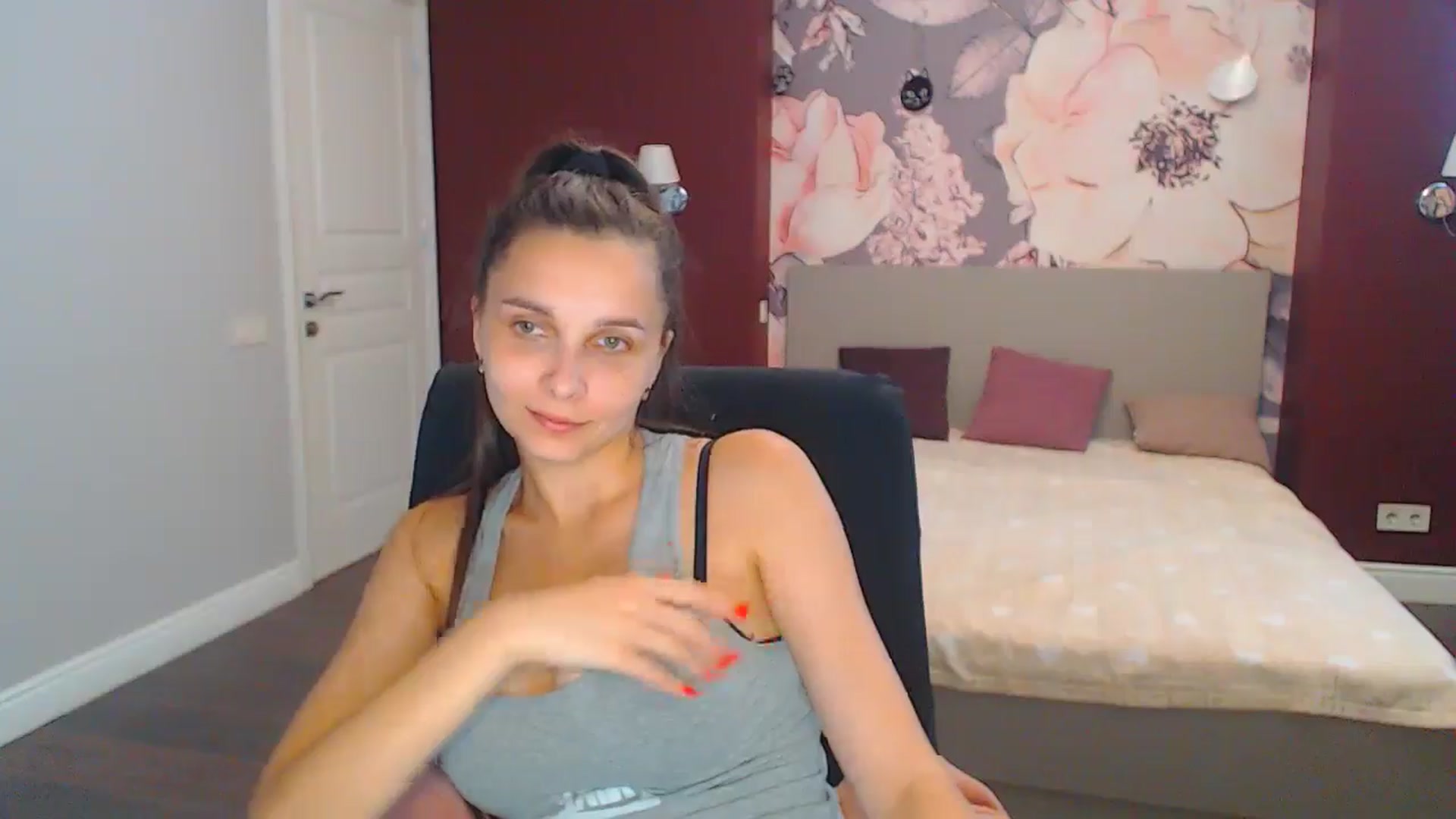 Gallery image thumbnail from Karina_Mils's myfreecams stream on, 08/08/2024, 13:57 image 7 of 20