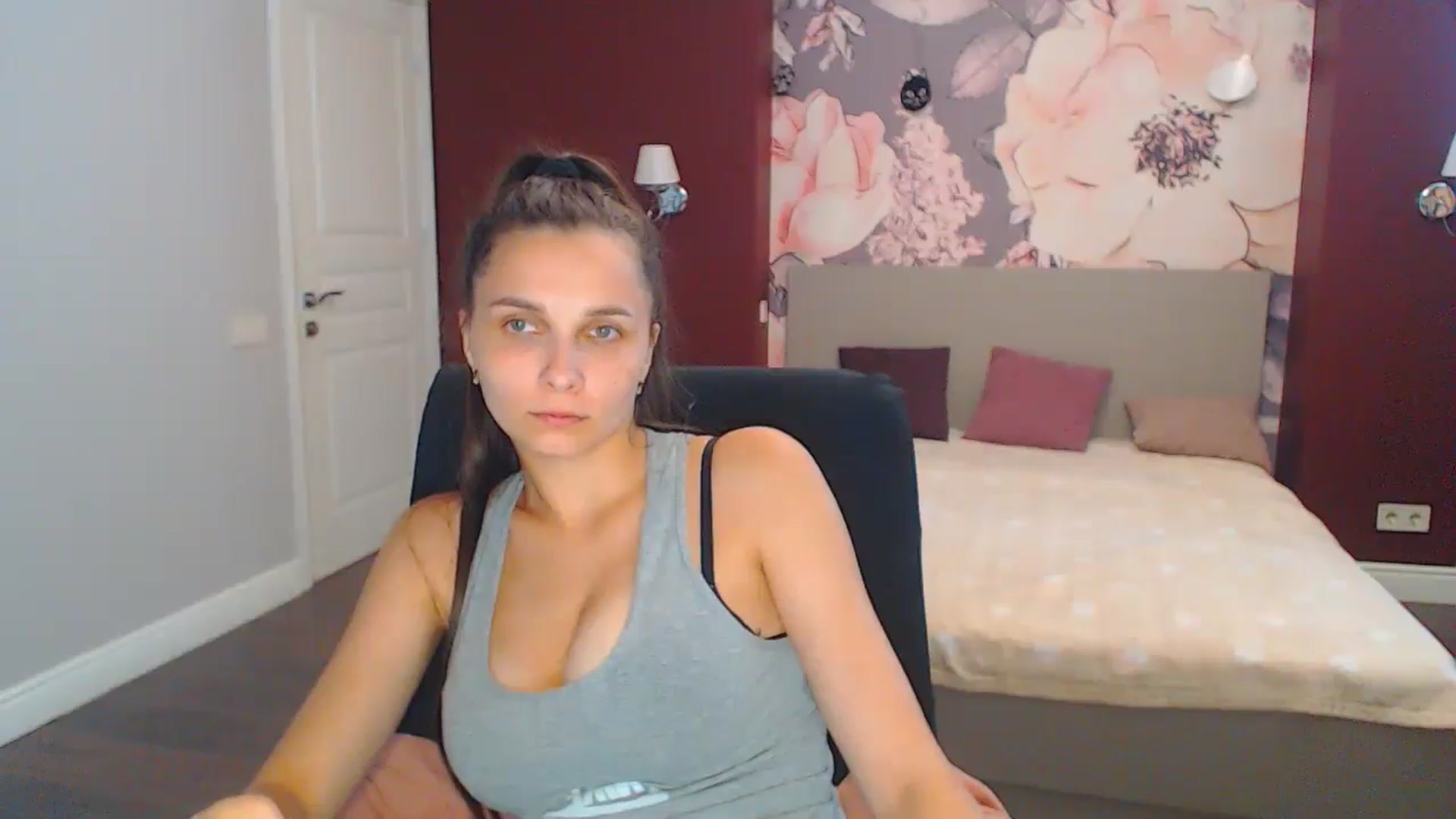 Gallery image thumbnail from Karina_Mils's myfreecams stream on, 08/08/2024, 13:57 image 8 of 20