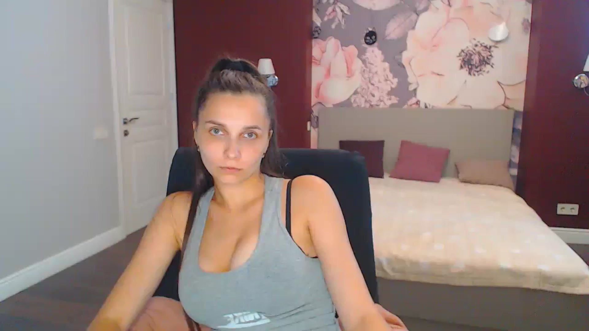 Gallery image thumbnail from Karina_Mils's myfreecams stream on, 08/08/2024, 13:57 image 5 of 20