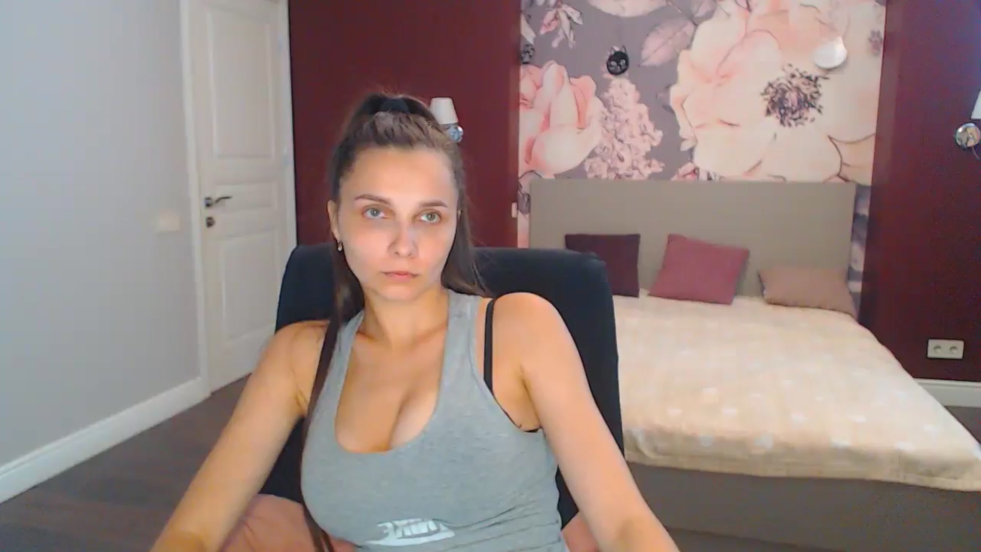 Gallery image thumbnail from Karina_Mils's myfreecams stream on, 08/08/2024, 13:57 image 1 of 20